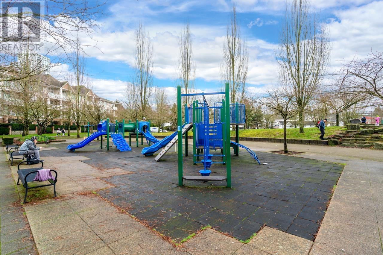 Listing Picture 20 of 23 : 317 3663 CROWLEY DRIVE, Vancouver / 溫哥華 - 魯藝地產 Yvonne Lu Group - MLS Medallion Club Member