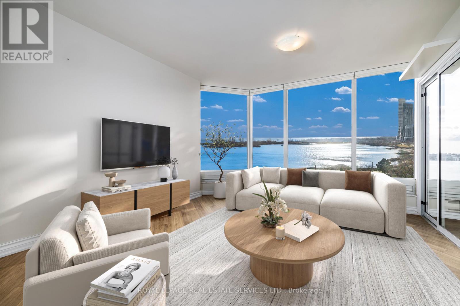 Property at 804 - 1 PALACE PIER COURT image 2