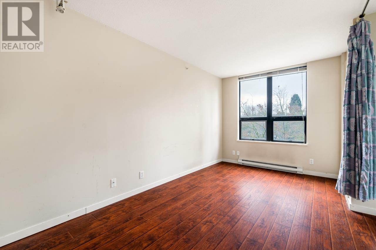 Listing Picture 9 of 23 : 317 3663 CROWLEY DRIVE, Vancouver / 溫哥華 - 魯藝地產 Yvonne Lu Group - MLS Medallion Club Member