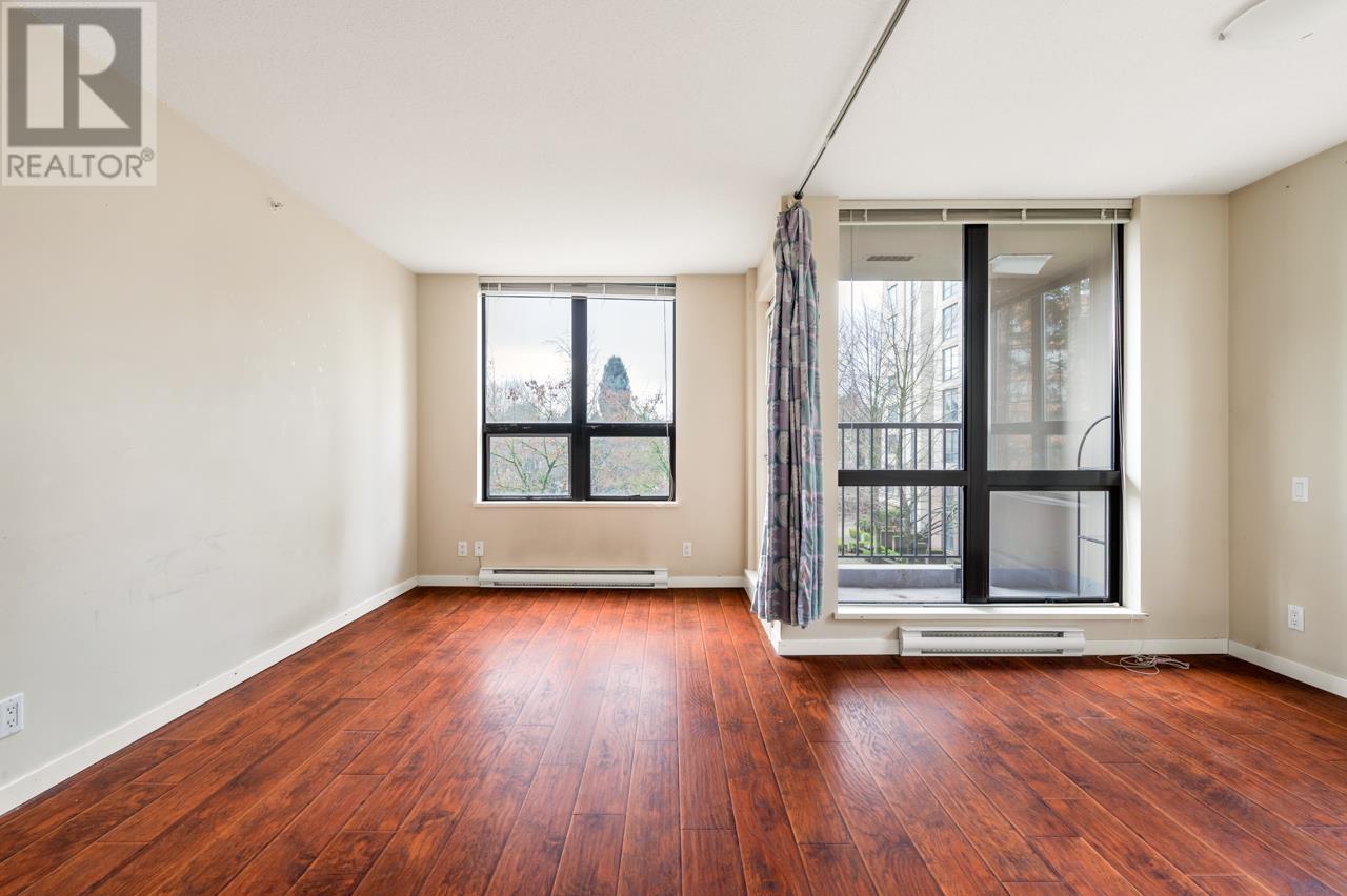 Listing Picture 10 of 23 : 317 3663 CROWLEY DRIVE, Vancouver / 溫哥華 - 魯藝地產 Yvonne Lu Group - MLS Medallion Club Member