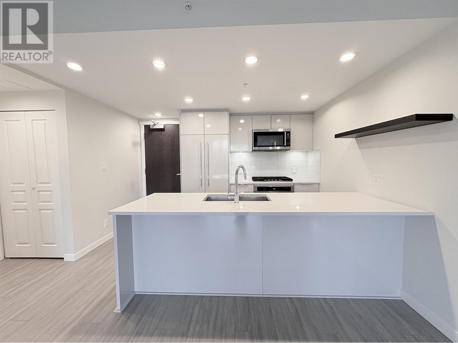 702 3100 Windsor Gate, Coquitlam, British Columbia V3B 0P3 - Photo 3 - R2952885