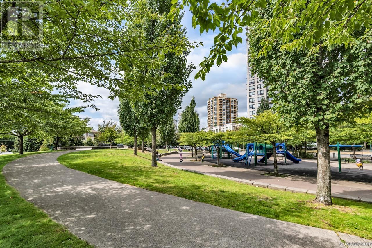 Listing Picture 21 of 23 : 317 3663 CROWLEY DRIVE, Vancouver / 溫哥華 - 魯藝地產 Yvonne Lu Group - MLS Medallion Club Member