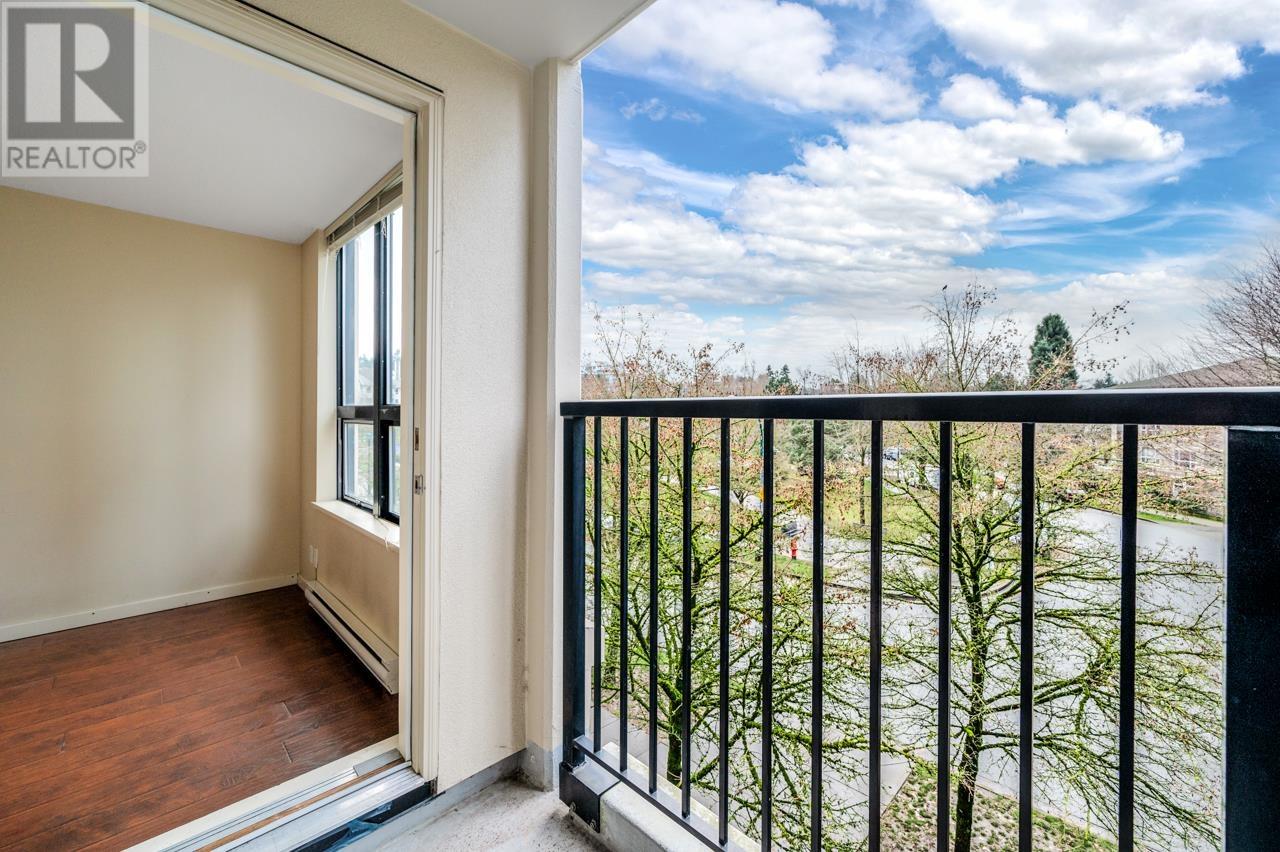 Listing Picture 15 of 23 : 317 3663 CROWLEY DRIVE, Vancouver / 溫哥華 - 魯藝地產 Yvonne Lu Group - MLS Medallion Club Member