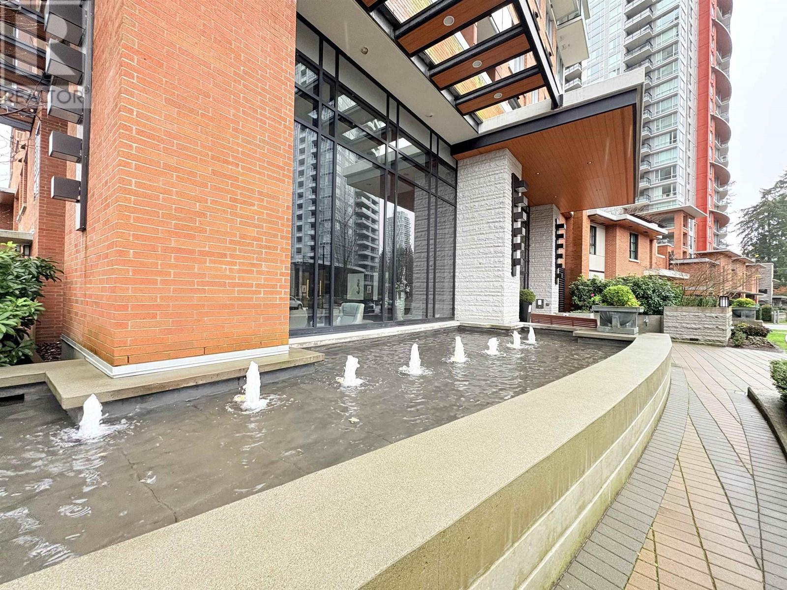 702 3100 Windsor Gate, Coquitlam, British Columbia V3B 0P3 - Photo 2 - R2952885