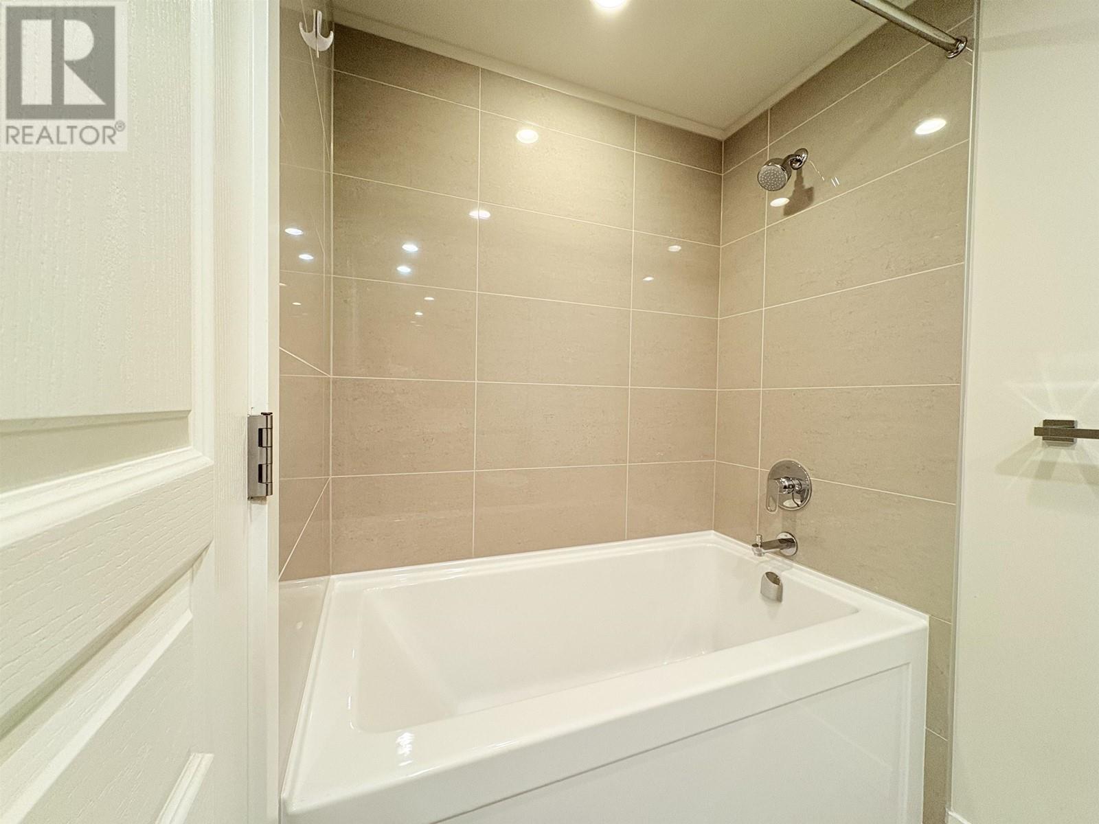 702 3100 Windsor Gate, Coquitlam, British Columbia V3B 0P3 - Photo 9 - R2952885