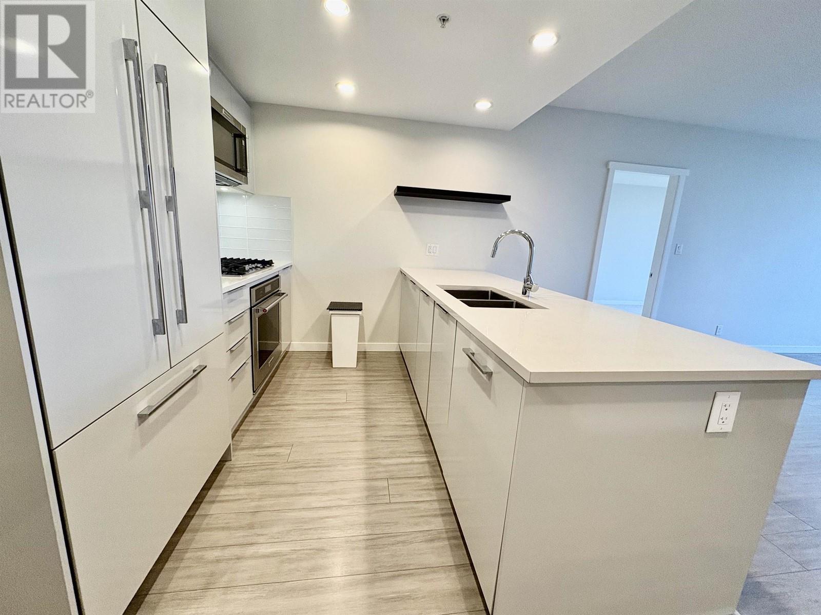 702 3100 Windsor Gate, Coquitlam, British Columbia V3B 0P3 - Photo 4 - R2952885