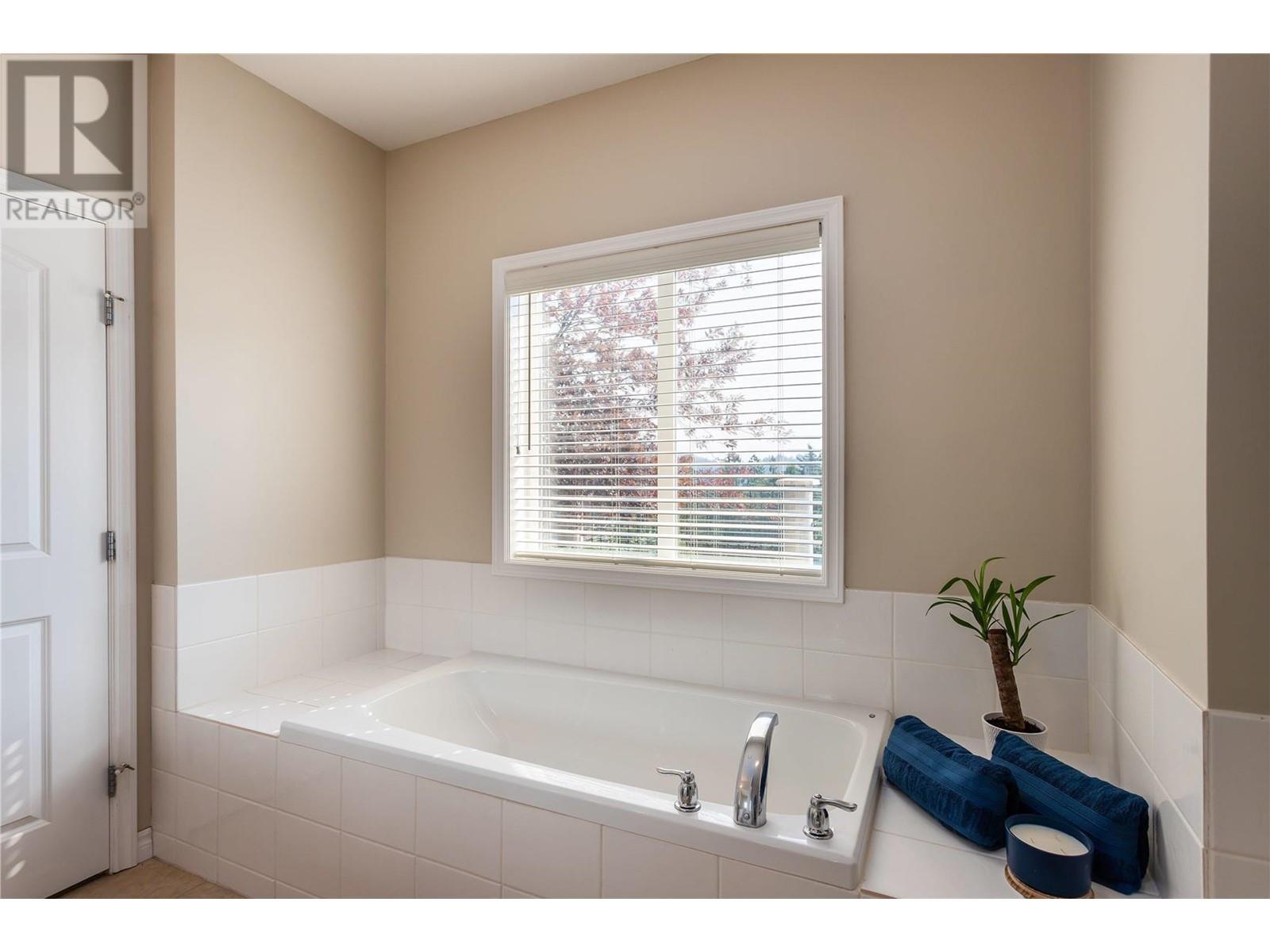 2523 Shannon View Drive Unit# 102, West Kelowna, British Columbia  V4T 2Z7 - Photo 13 - 10330072