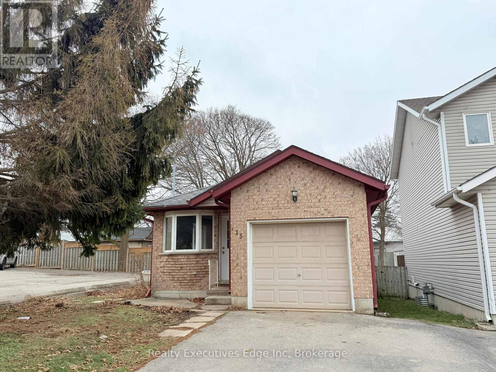 15 Marlboro Street, Woodstock (Woodstock - North), Ontario  N4S 7E3 - Photo 1 - X11909944