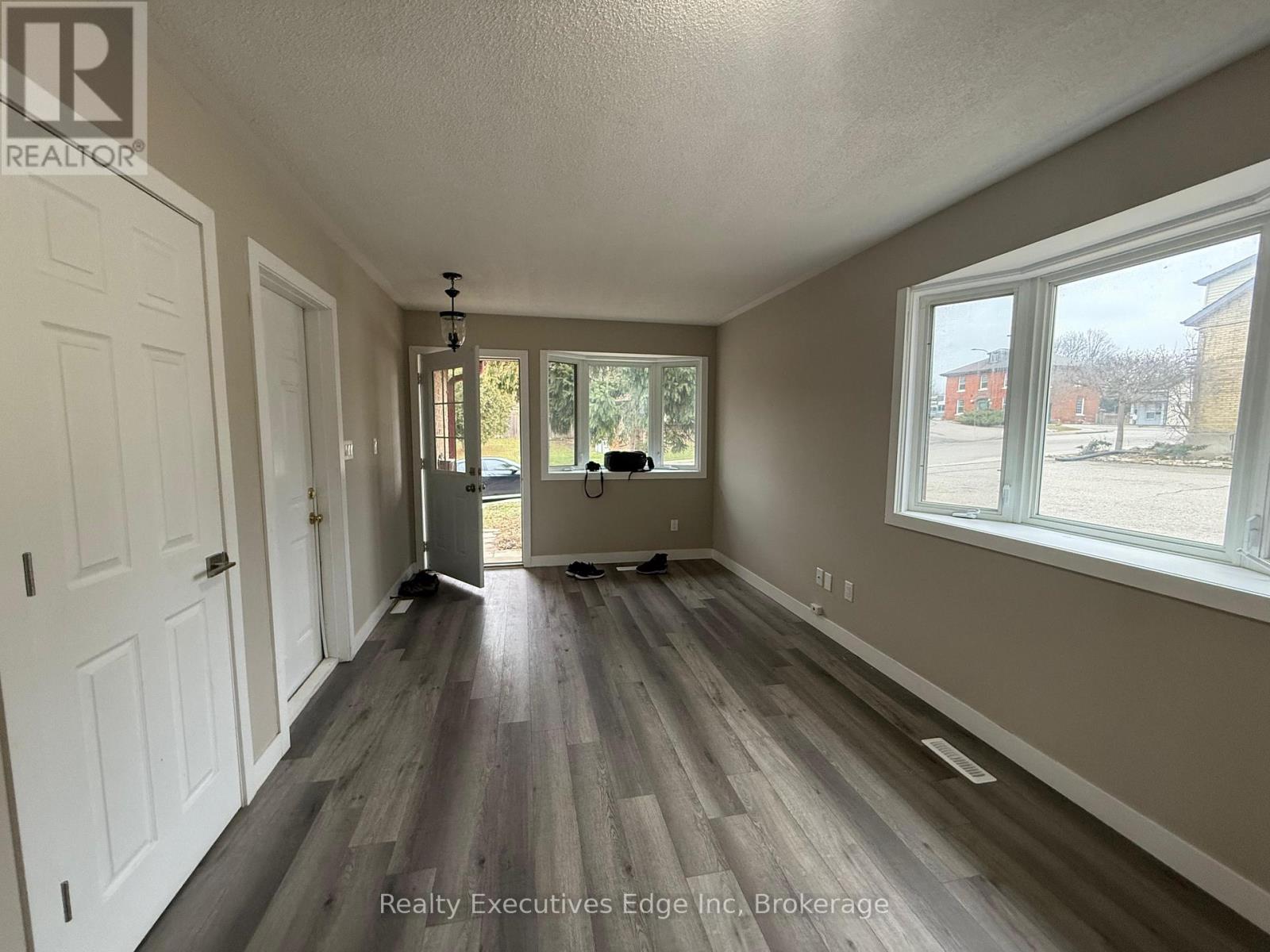 15 Marlboro Street, Woodstock (Woodstock - North), Ontario  N4S 7E3 - Photo 2 - X11909944