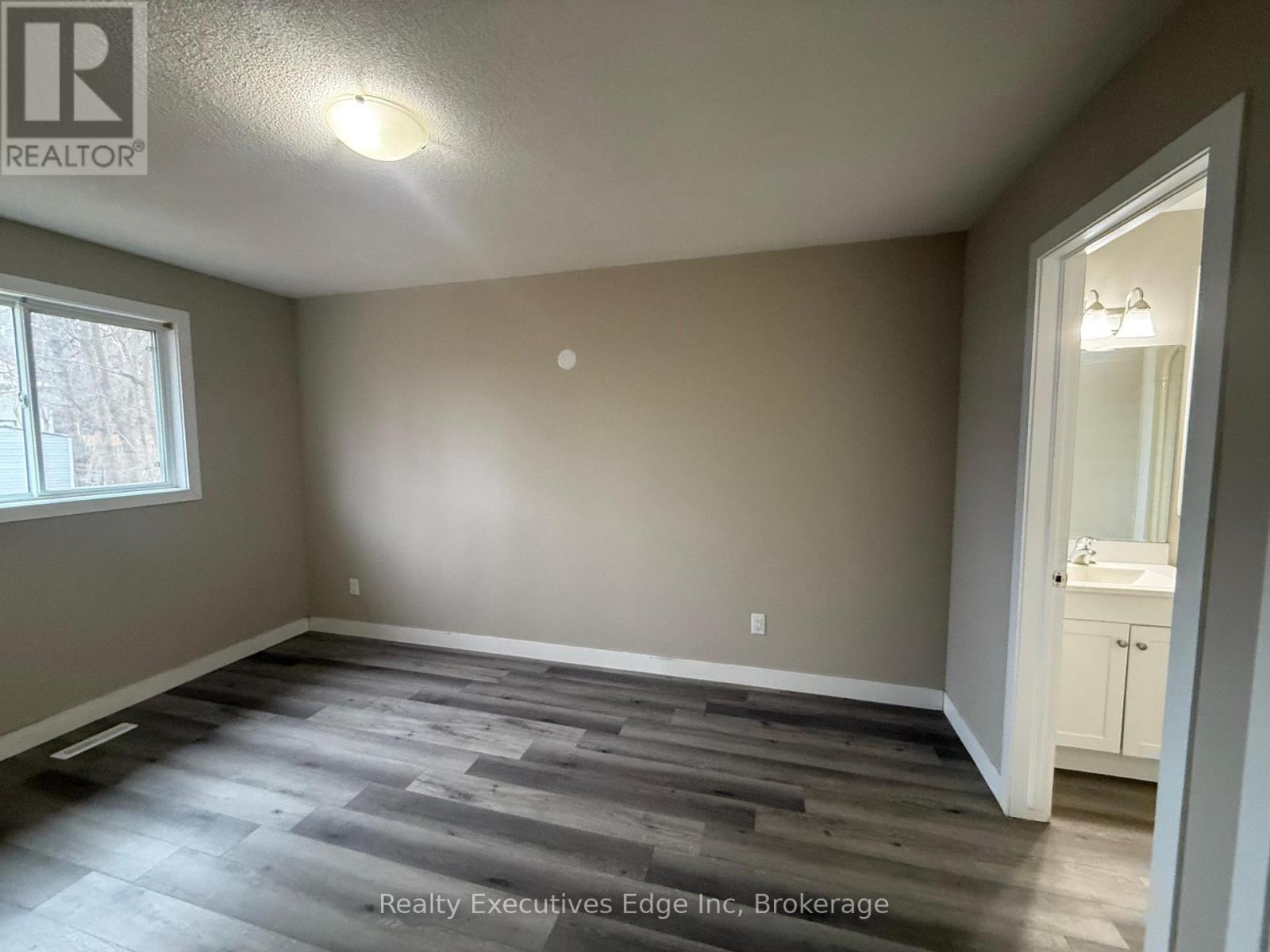 15 Marlboro Street, Woodstock (Woodstock - North), Ontario  N4S 7E3 - Photo 4 - X11909944