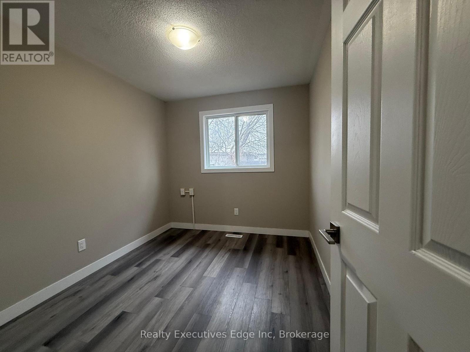 15 Marlboro Street, Woodstock (Woodstock - North), Ontario  N4S 7E3 - Photo 5 - X11909944