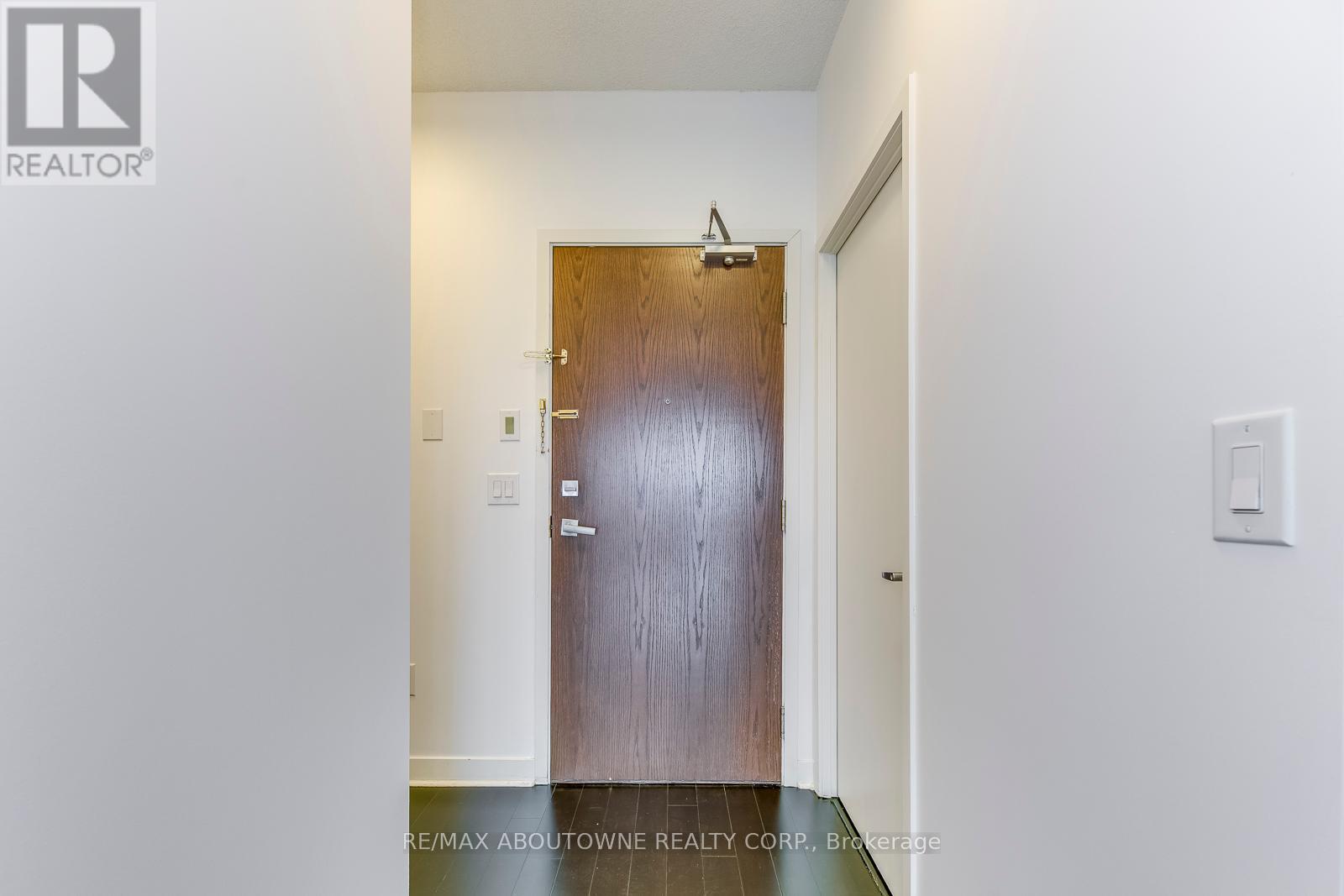 2909 - 360 Square One Drive, Mississauga, Ontario  L5B 0G7 - Photo 7 - W11909972