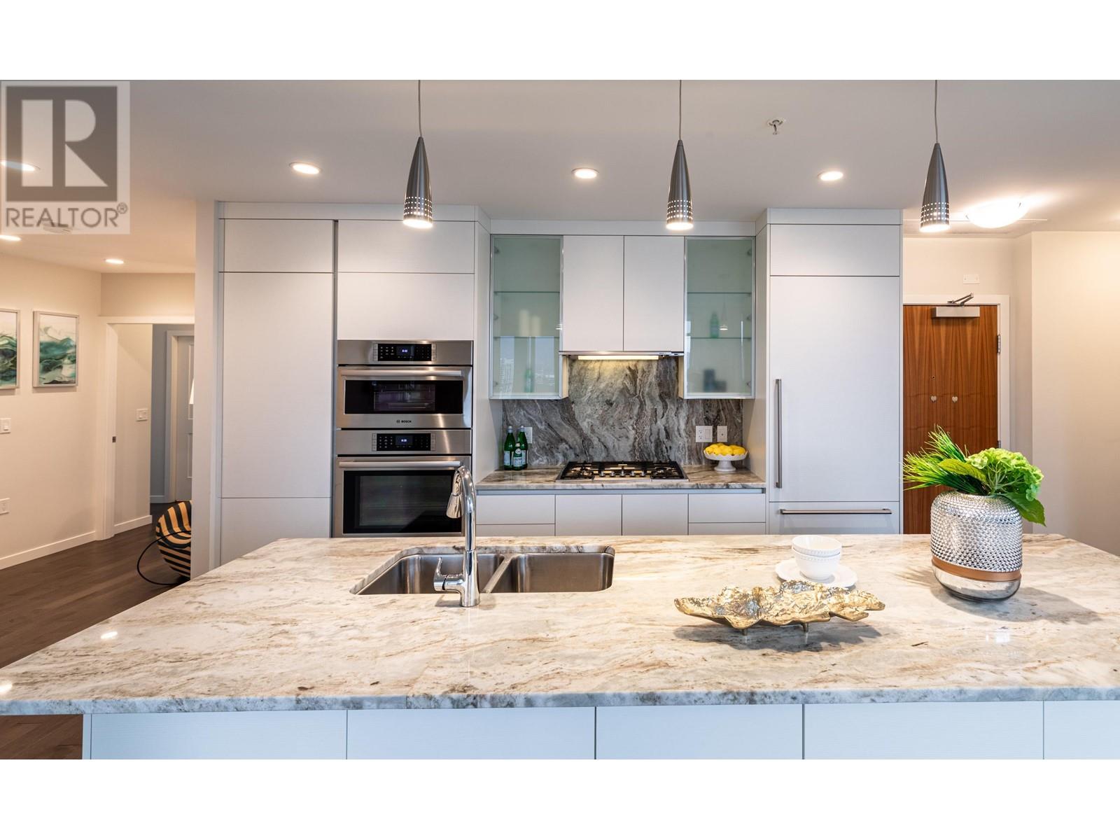 Listing Picture 4 of 39 : 1703 1708 ONTARIO STREET, Vancouver / 溫哥華 - 魯藝地產 Yvonne Lu Group - MLS Medallion Club Member