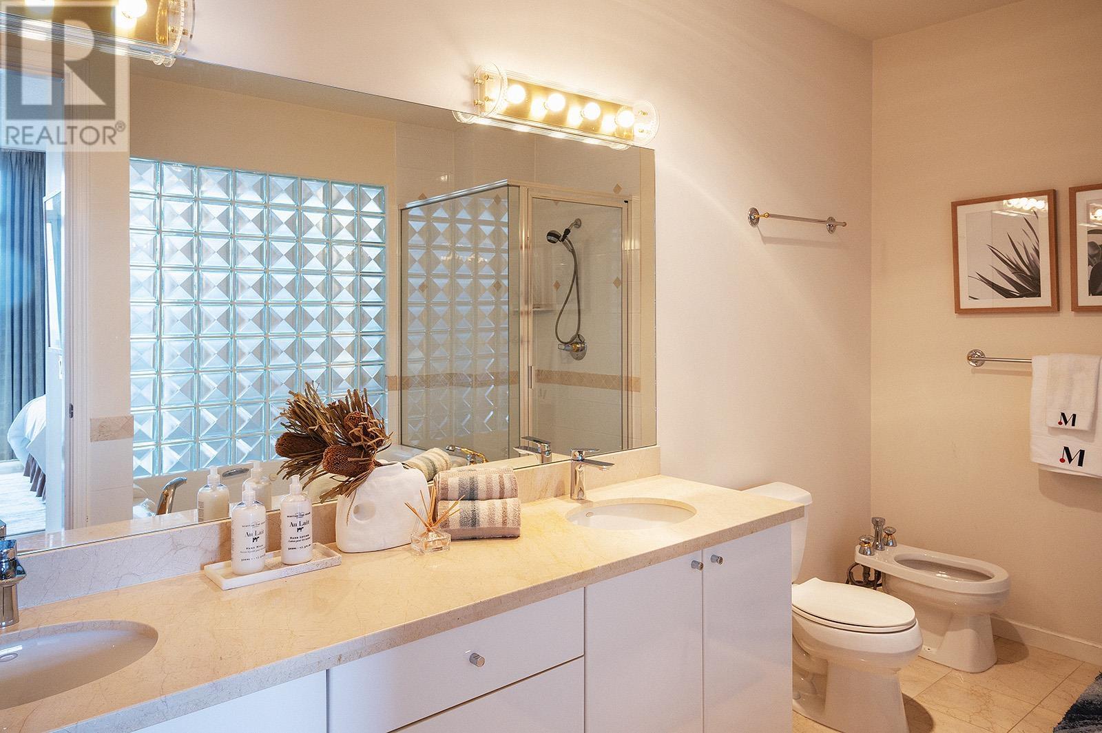 Listing Picture 9 of 17 : 3402 1239 W GEORGIA STREET, Vancouver / 溫哥華 - 魯藝地產 Yvonne Lu Group - MLS Medallion Club Member