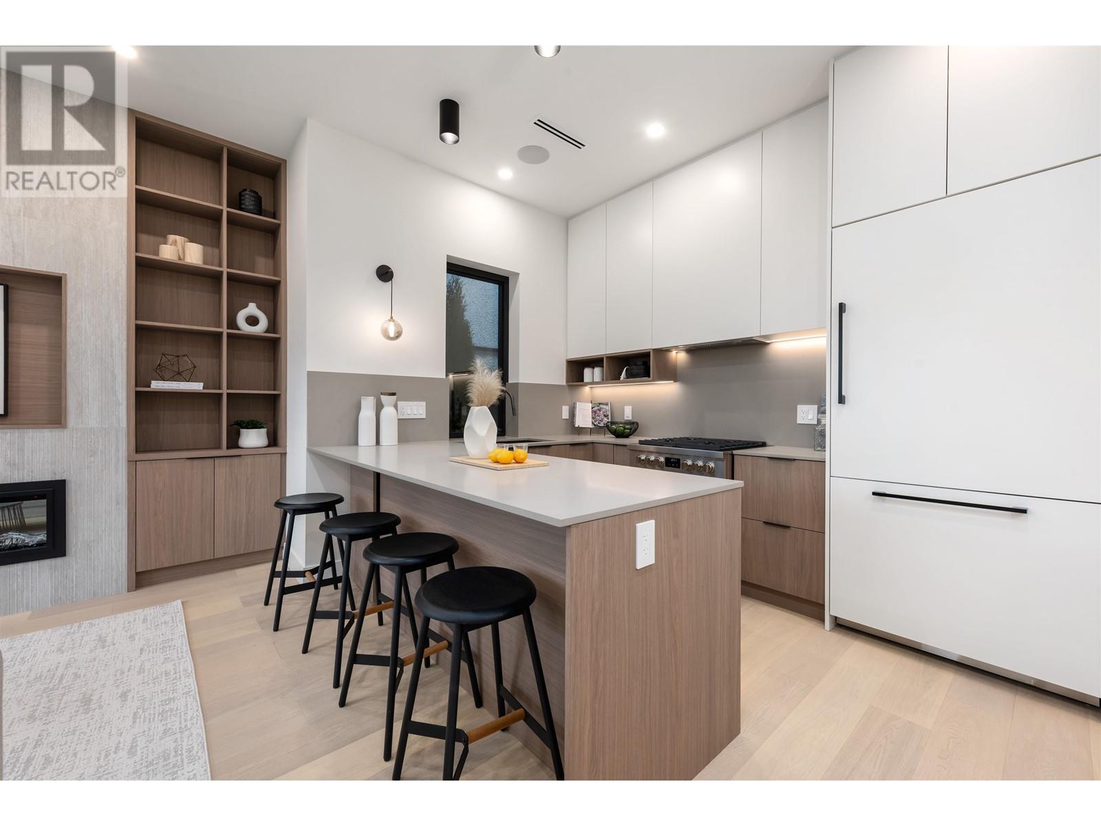 Listing Picture 10 of 40 : 1 351 E 38TH AVENUE, Vancouver / 溫哥華 - 魯藝地產 Yvonne Lu Group - MLS Medallion Club Member