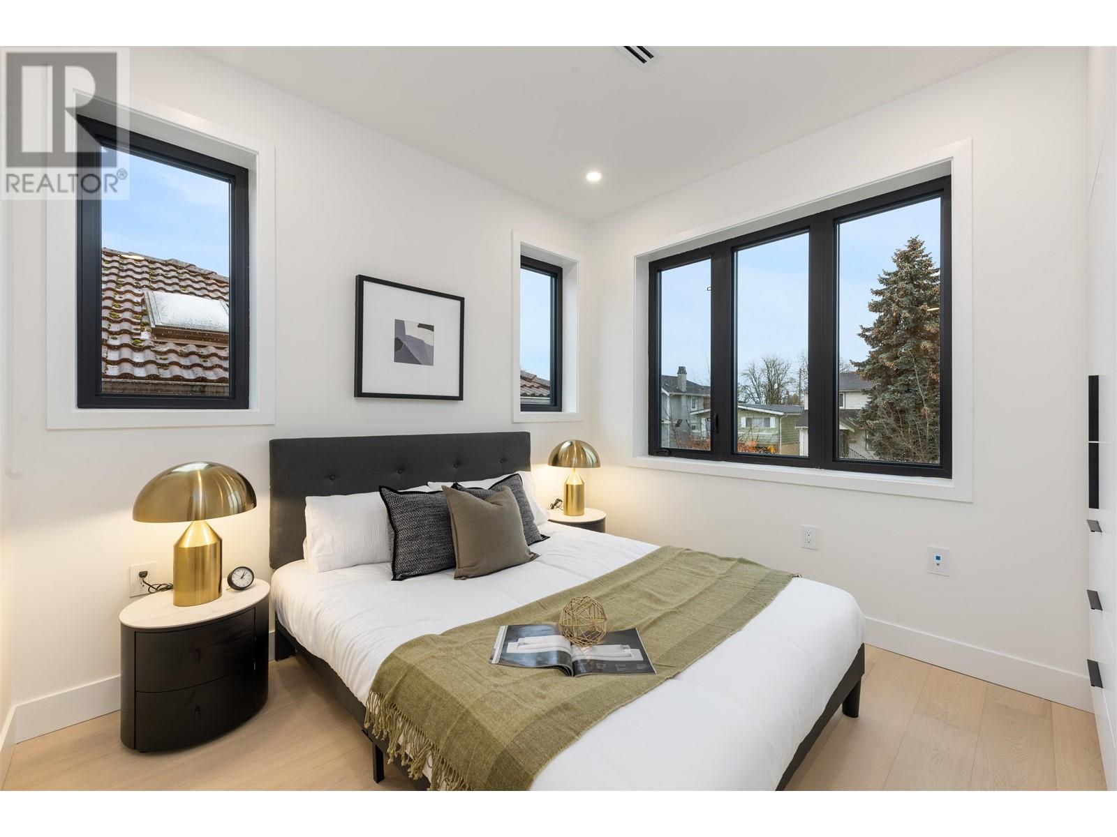 Listing Picture 17 of 40 : 1 351 E 38TH AVENUE, Vancouver / 溫哥華 - 魯藝地產 Yvonne Lu Group - MLS Medallion Club Member