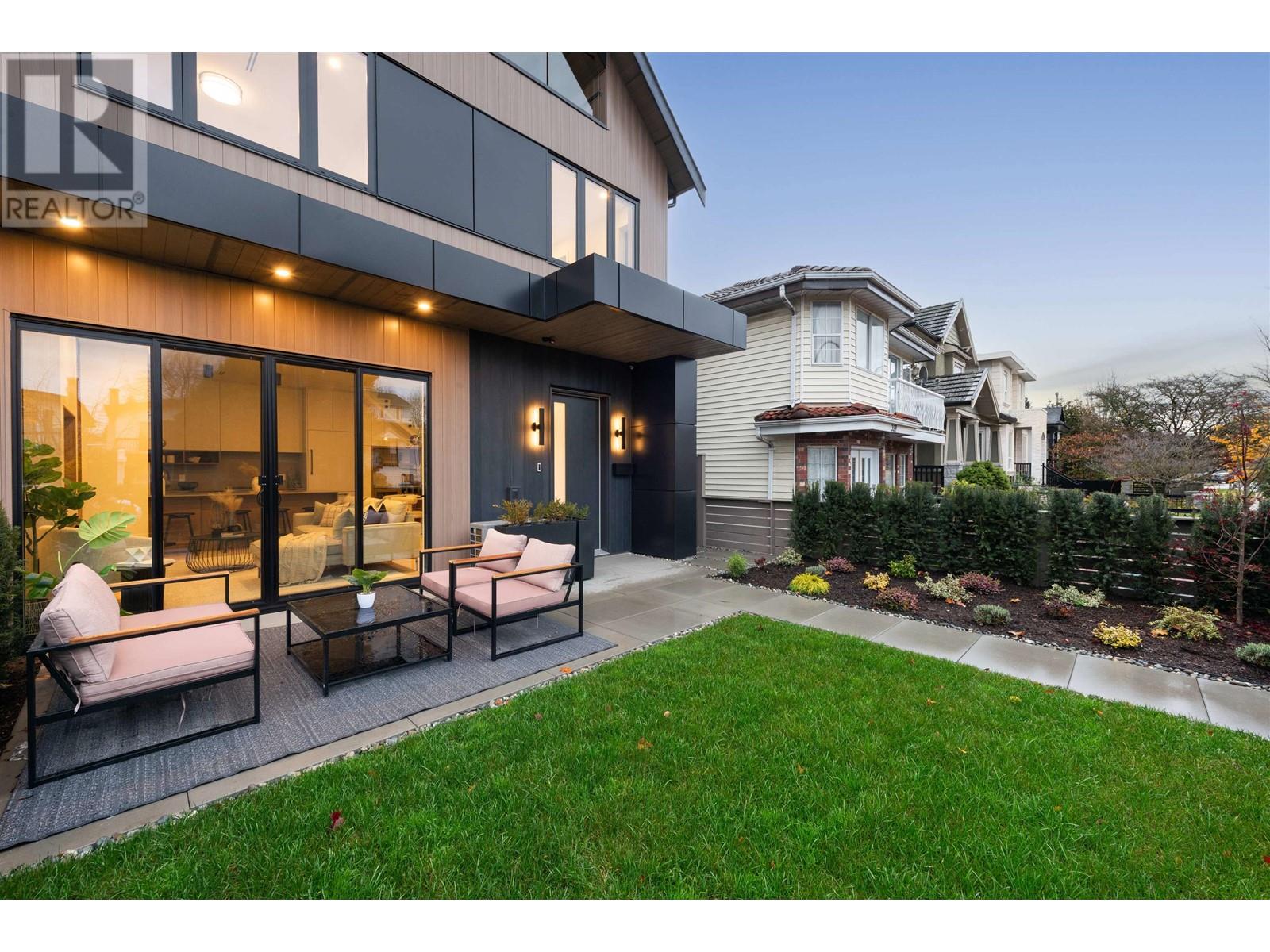 Listing Picture 2 of 40 : 1 351 E 38TH AVENUE, Vancouver / 溫哥華 - 魯藝地產 Yvonne Lu Group - MLS Medallion Club Member