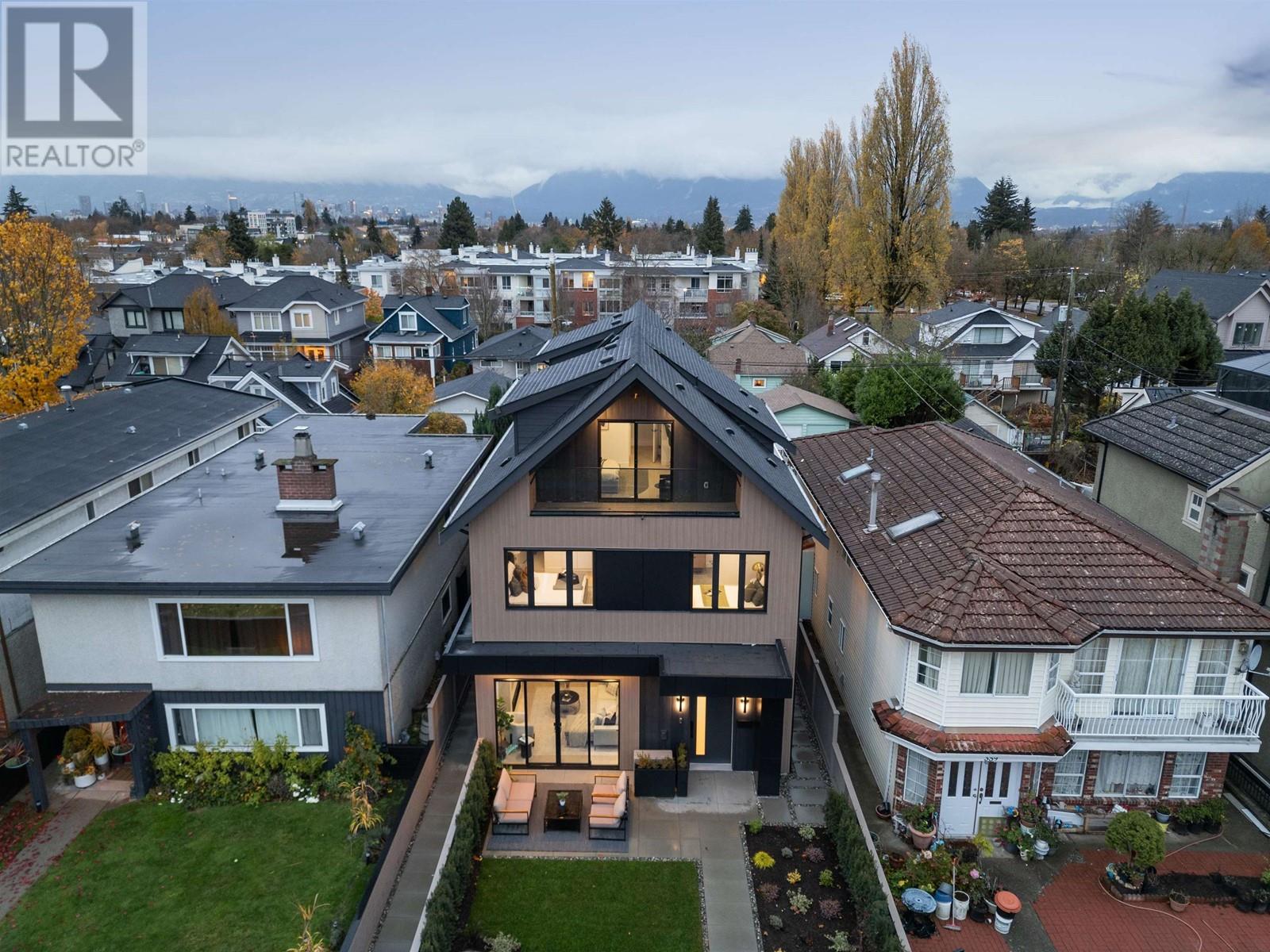 Listing Picture 33 of 40 : 1 351 E 38TH AVENUE, Vancouver / 溫哥華 - 魯藝地產 Yvonne Lu Group - MLS Medallion Club Member