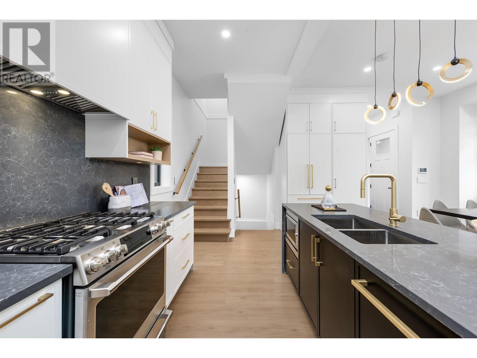 Property at 1006 E 15TH AVENUE image 3