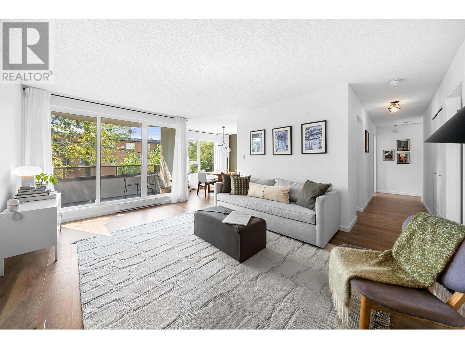 207 145 E 12th Street, North Vancouver, British Columbia V7L 2J3 - Photo 1 - R2953053