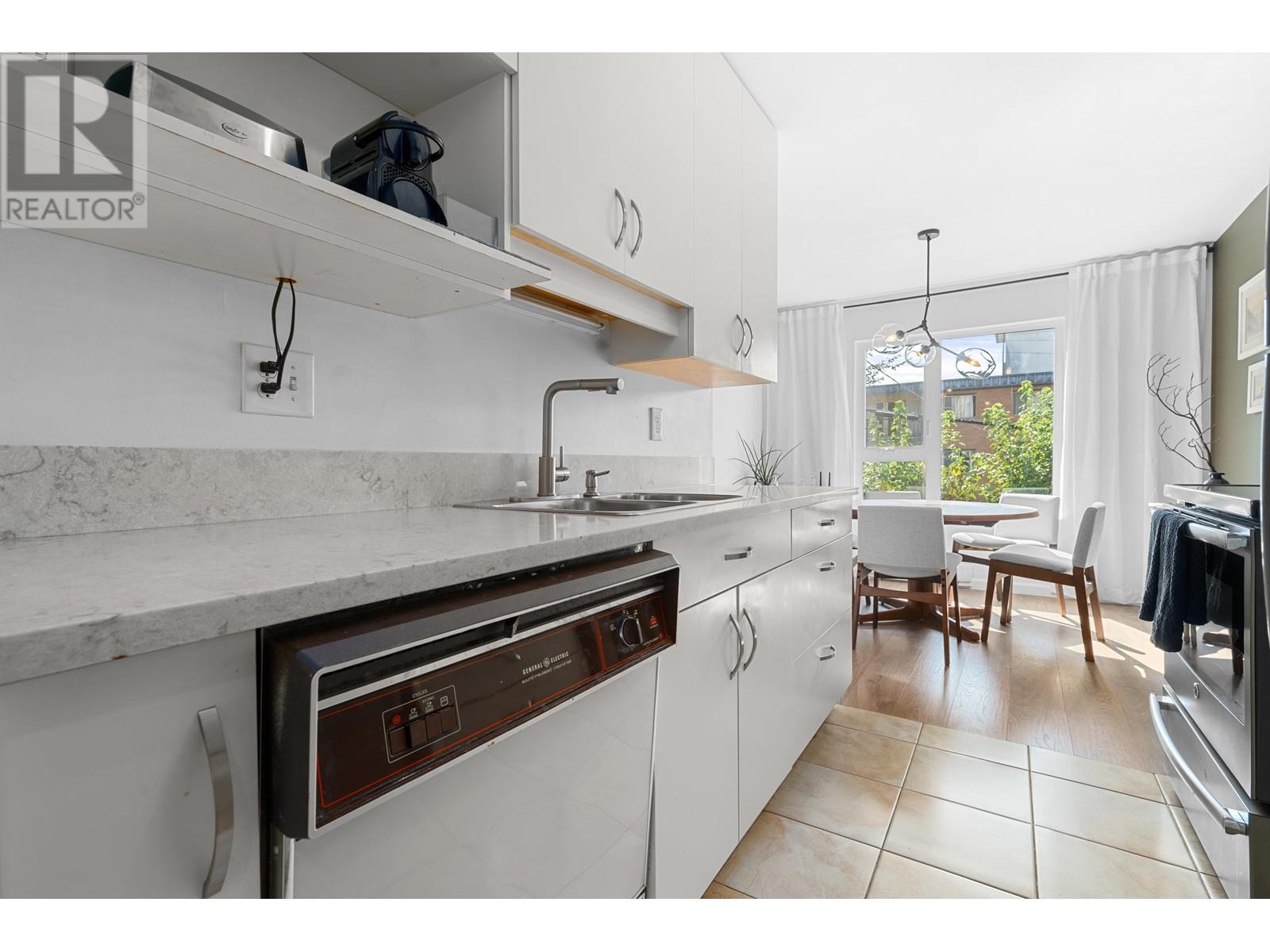 207 145 E 12th Street, North Vancouver, British Columbia V7L 2J3 - Photo 12 - R2953053