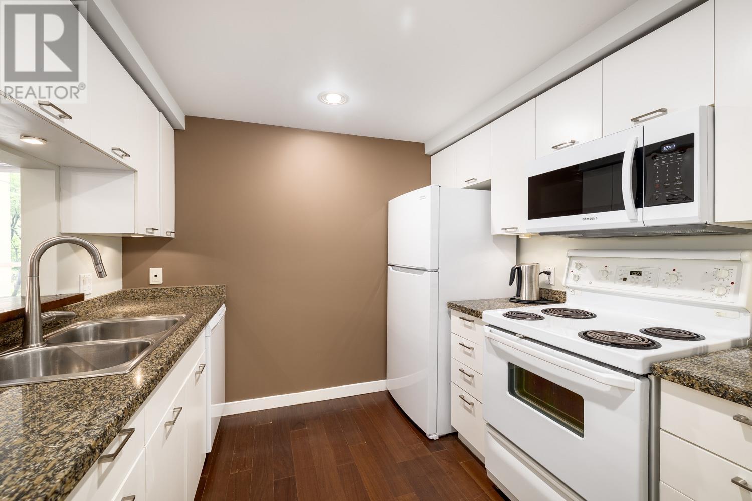 Listing Picture 7 of 24 : 202 1228 MARINASIDE CRESCENT, Vancouver / 溫哥華 - 魯藝地產 Yvonne Lu Group - MLS Medallion Club Member