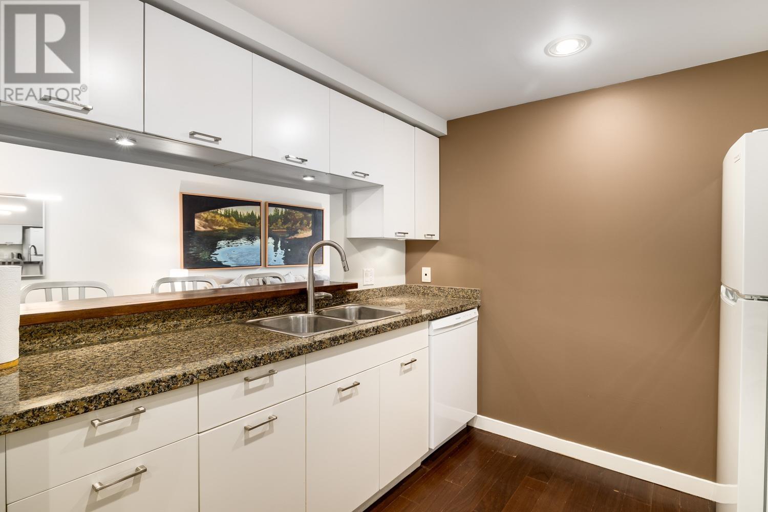 Listing Picture 9 of 24 : 202 1228 MARINASIDE CRESCENT, Vancouver / 溫哥華 - 魯藝地產 Yvonne Lu Group - MLS Medallion Club Member