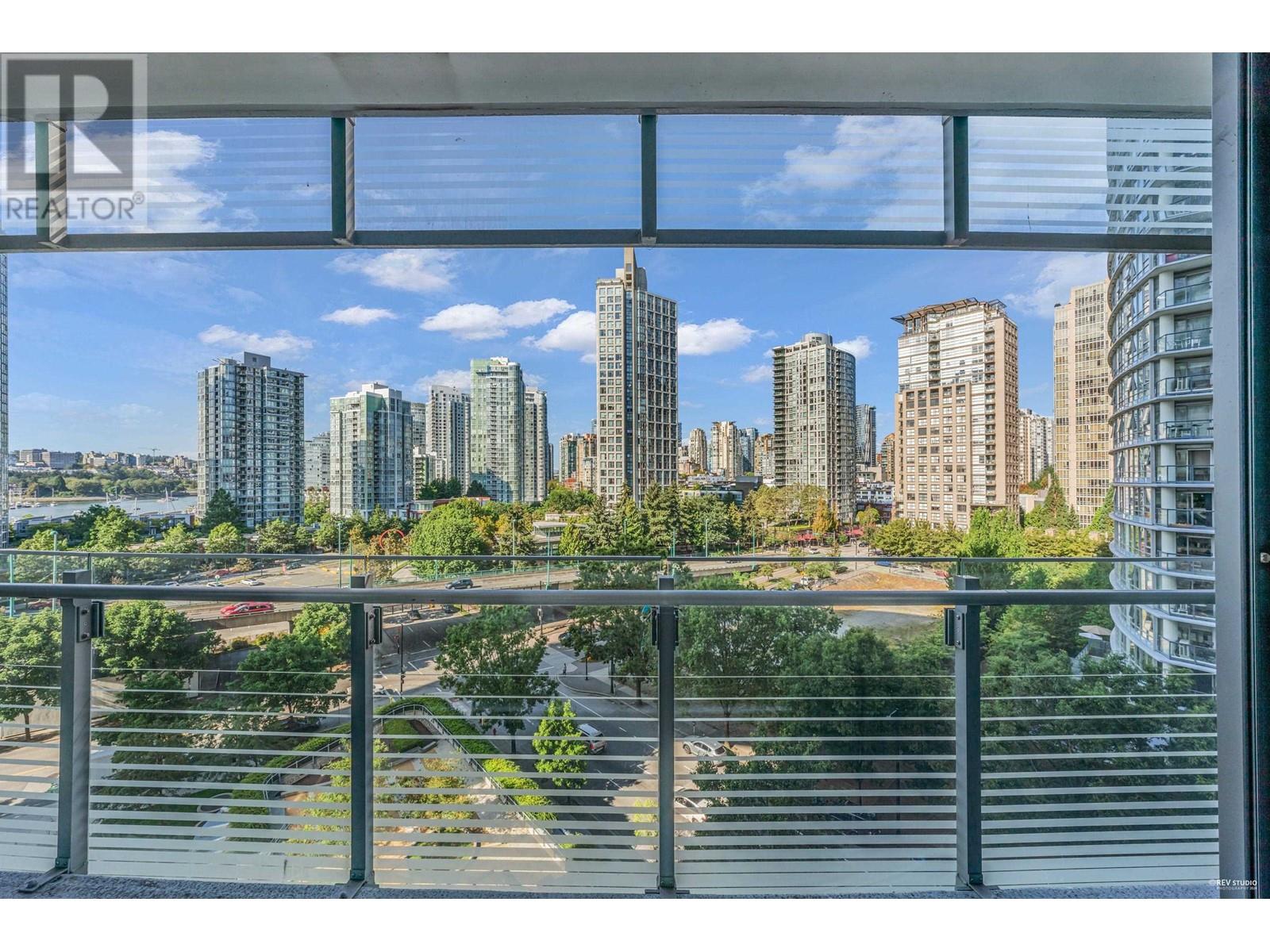 903 89 NELSON STREET, Vancouver