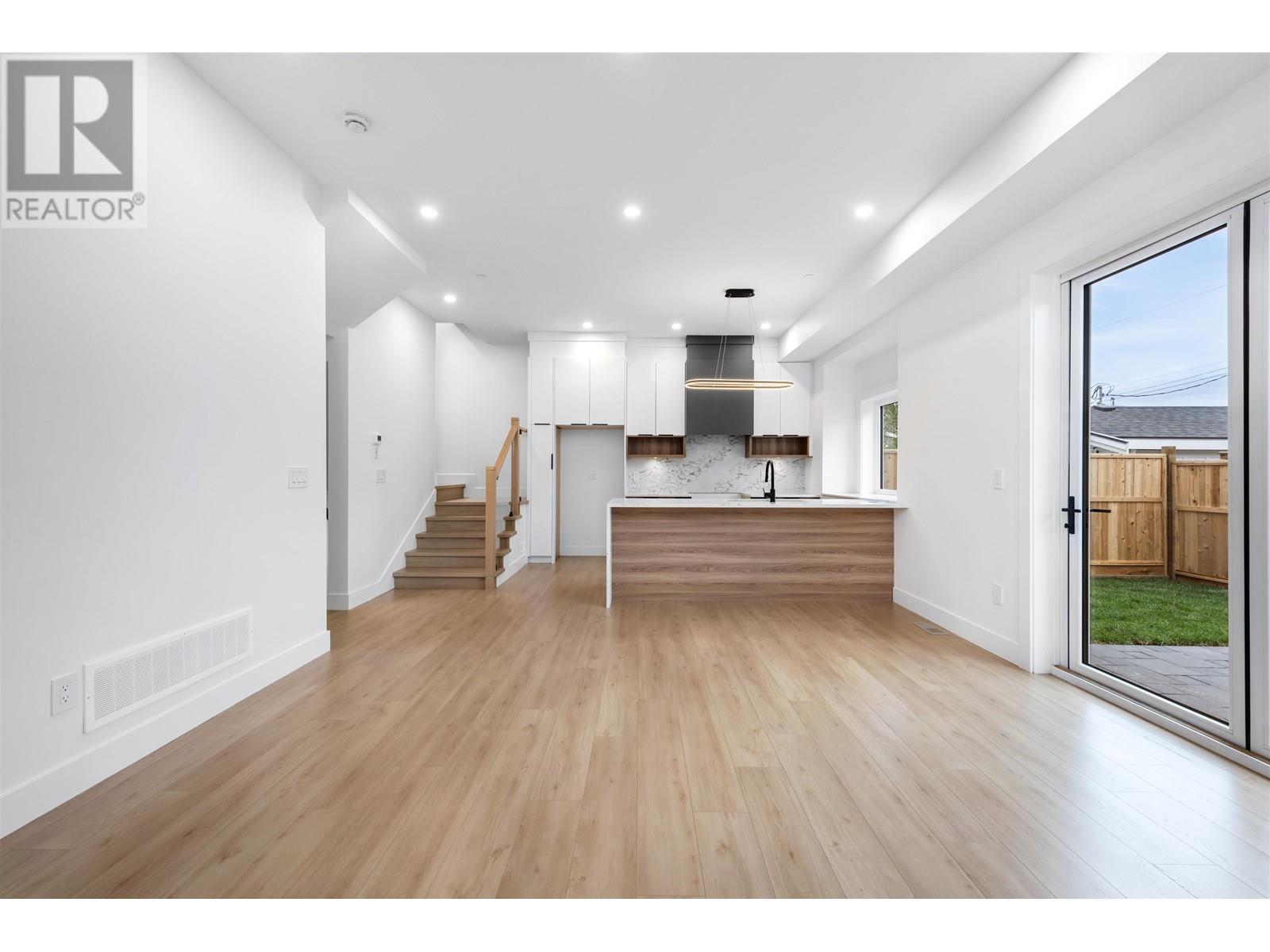 Property at 2 1160 ROSSLAND STREET image 2