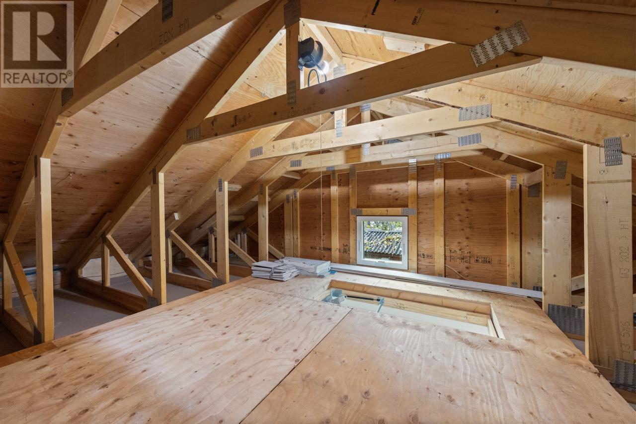 Listing Picture 15 of 22 : 1136 E 26TH AVENUE, Vancouver / 溫哥華 - 魯藝地產 Yvonne Lu Group - MLS Medallion Club Member