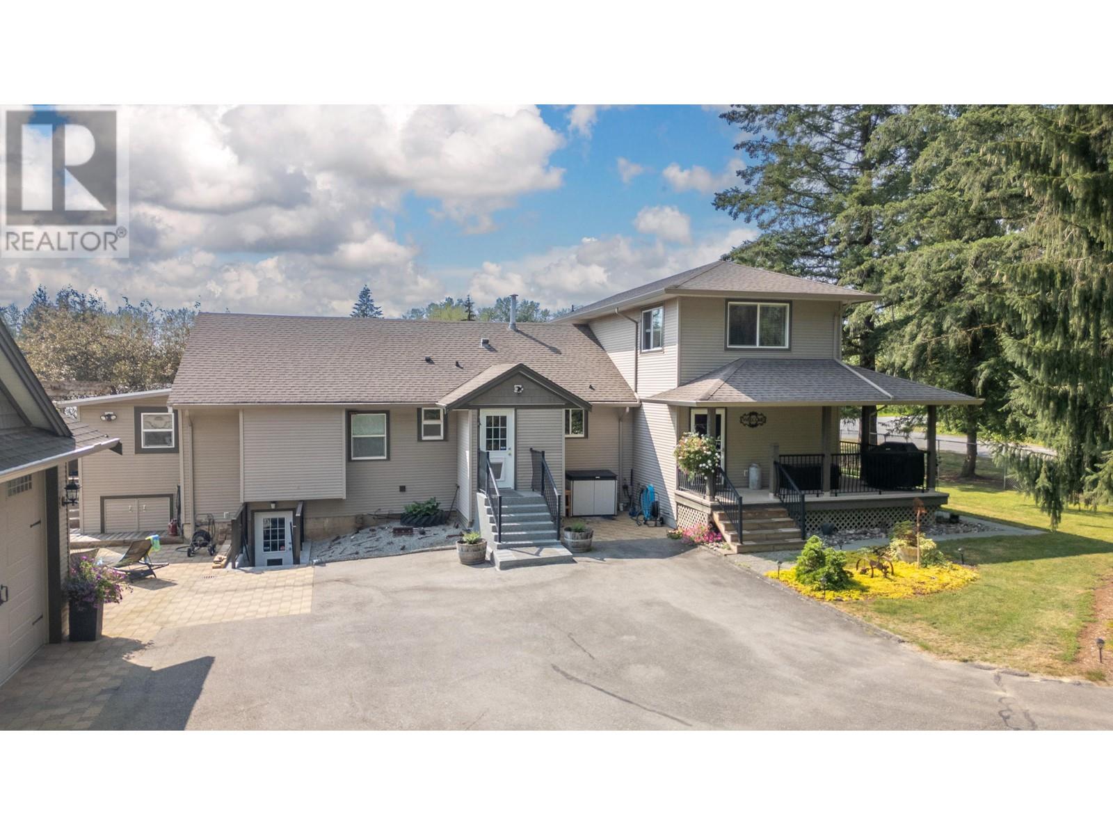 24284 116 Avenue, Maple Ridge, British Columbia  V4R 1L7 - Photo 2 - R2952997