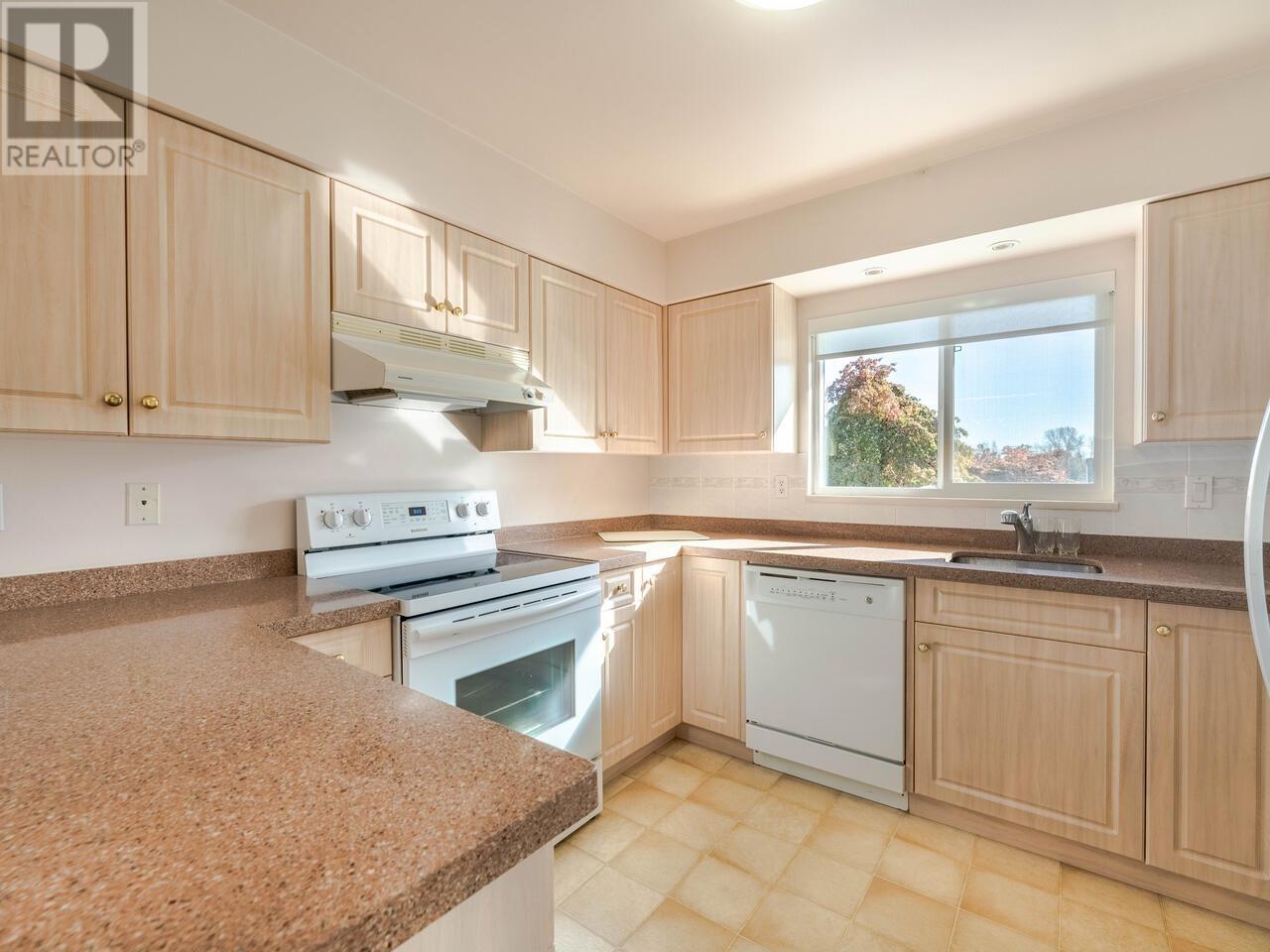 Listing Picture 10 of 28 : 7745 MUNROE CRESCENT, Vancouver / 溫哥華 - 魯藝地產 Yvonne Lu Group - MLS Medallion Club Member