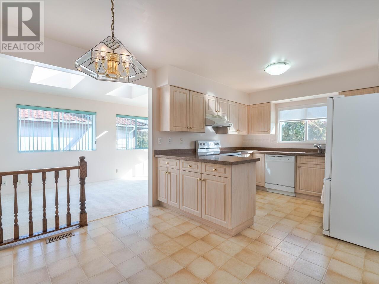 Listing Picture 9 of 28 : 7745 MUNROE CRESCENT, Vancouver / 溫哥華 - 魯藝地產 Yvonne Lu Group - MLS Medallion Club Member