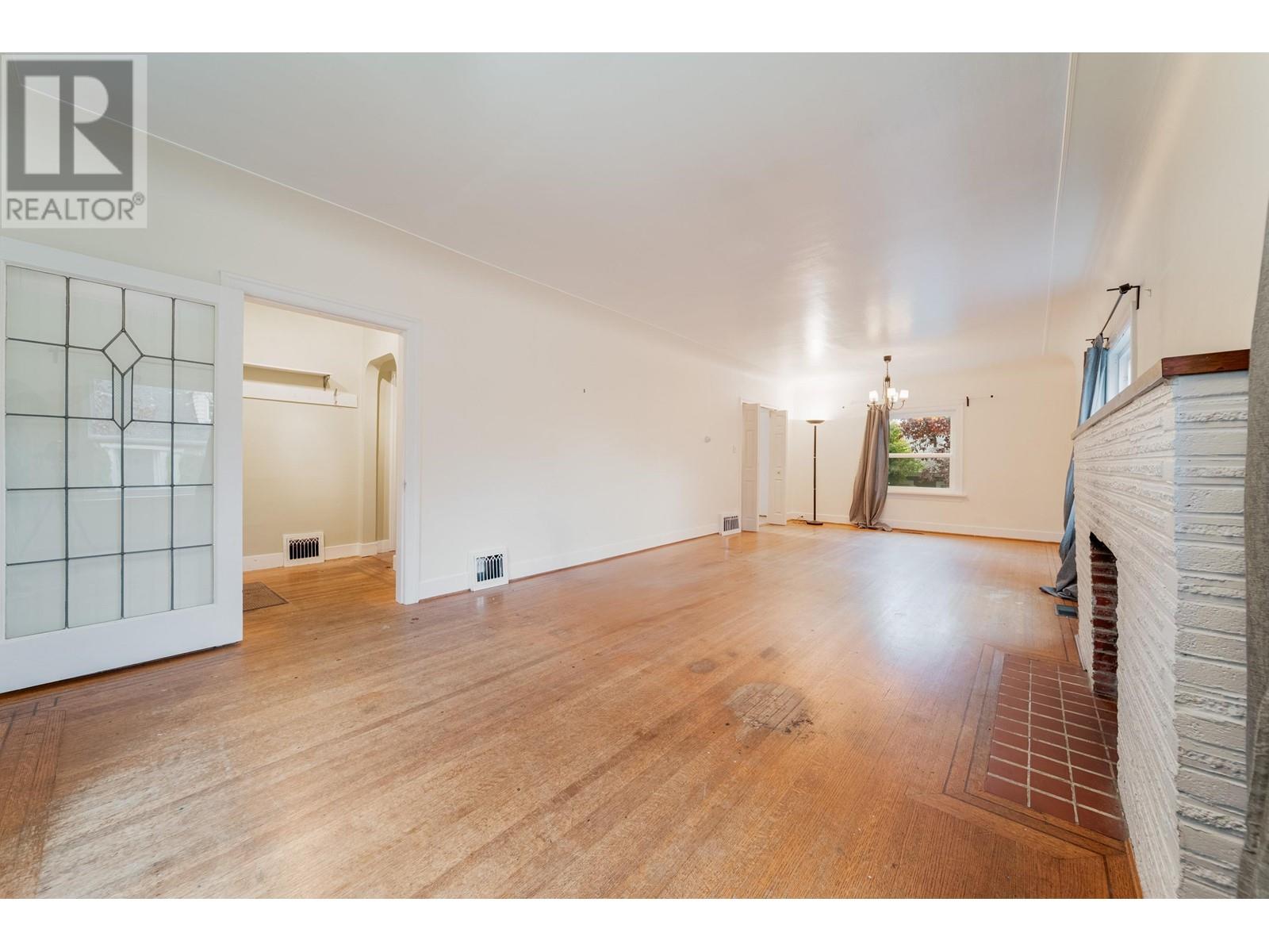 Listing Picture 10 of 36 : 3007 W 32ND AVENUE, Vancouver / 溫哥華 - 魯藝地產 Yvonne Lu Group - MLS Medallion Club Member