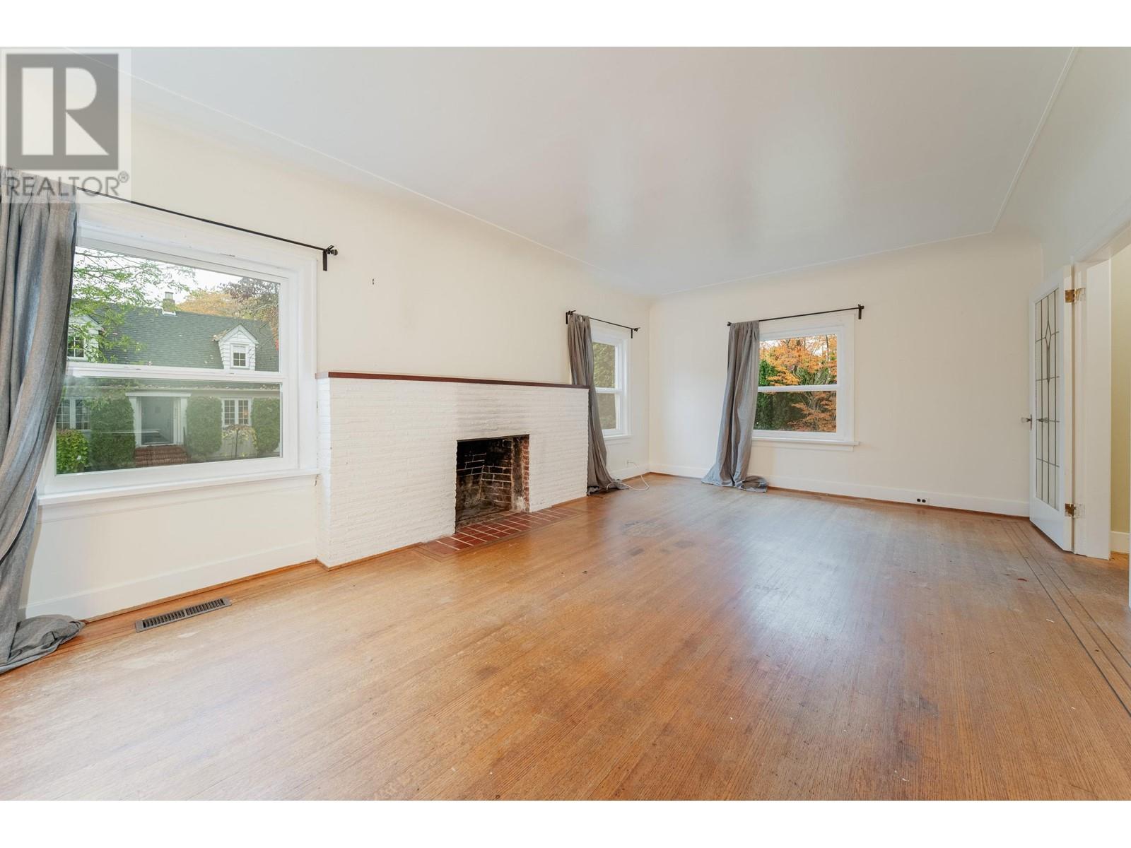 Listing Picture 11 of 36 : 3007 W 32ND AVENUE, Vancouver / 溫哥華 - 魯藝地產 Yvonne Lu Group - MLS Medallion Club Member