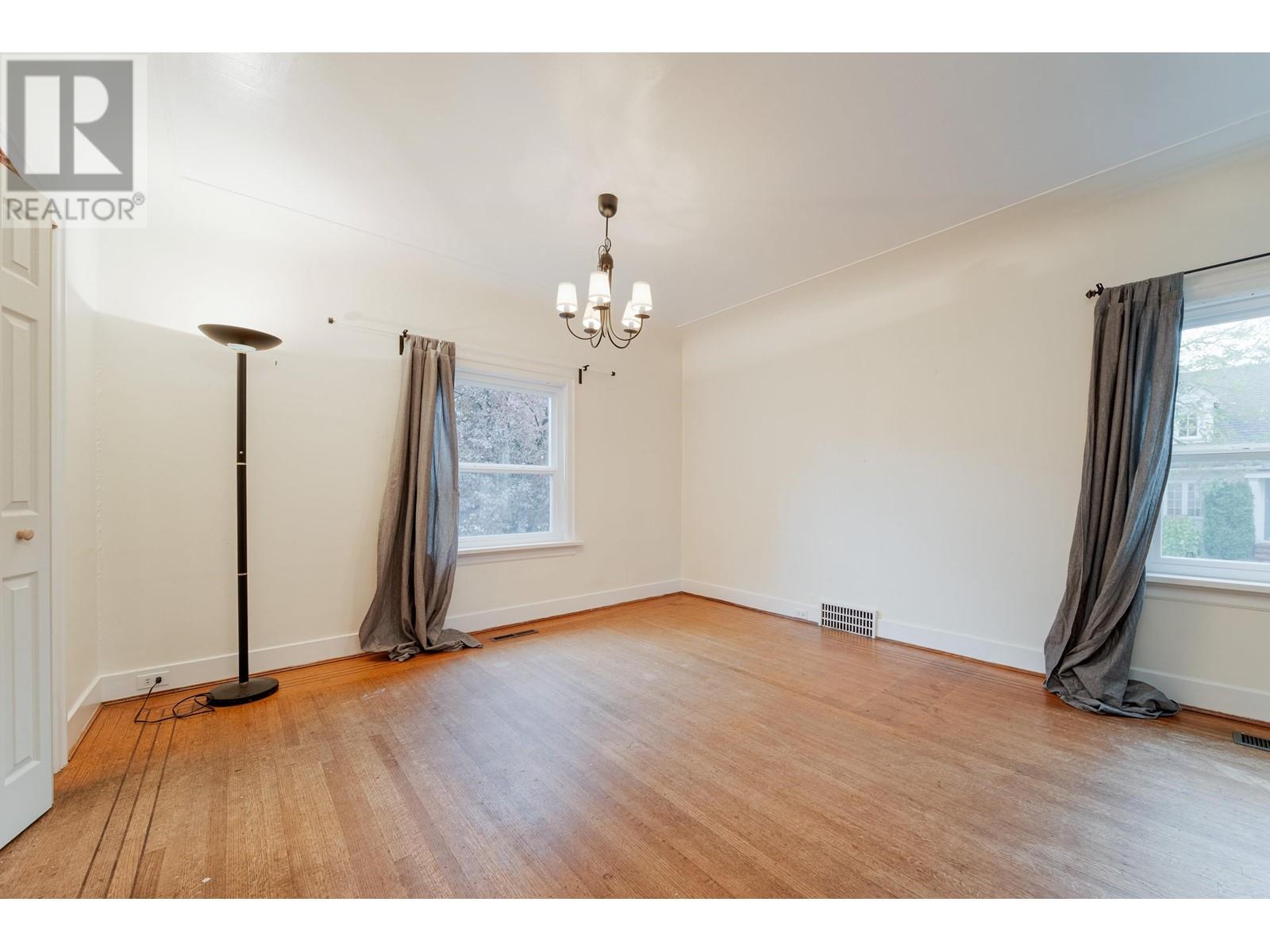 Listing Picture 12 of 36 : 3007 W 32ND AVENUE, Vancouver / 溫哥華 - 魯藝地產 Yvonne Lu Group - MLS Medallion Club Member