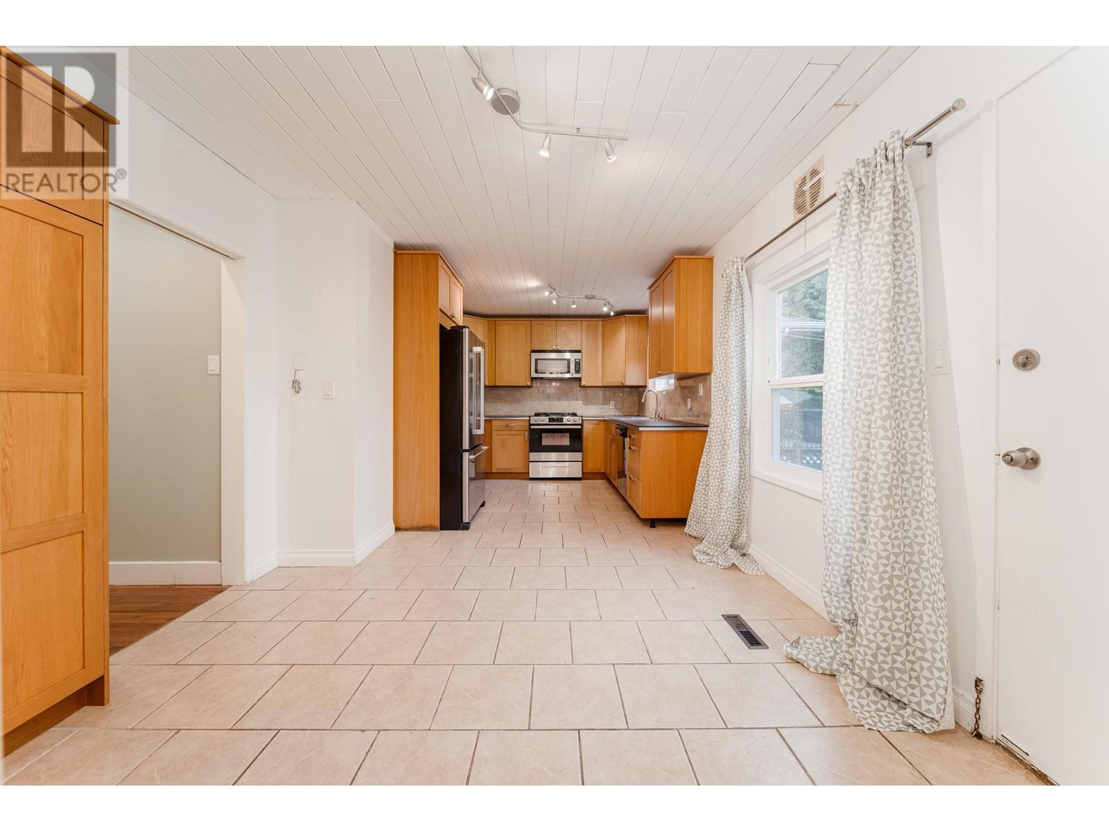 Listing Picture 13 of 36 : 3007 W 32ND AVENUE, Vancouver / 溫哥華 - 魯藝地產 Yvonne Lu Group - MLS Medallion Club Member