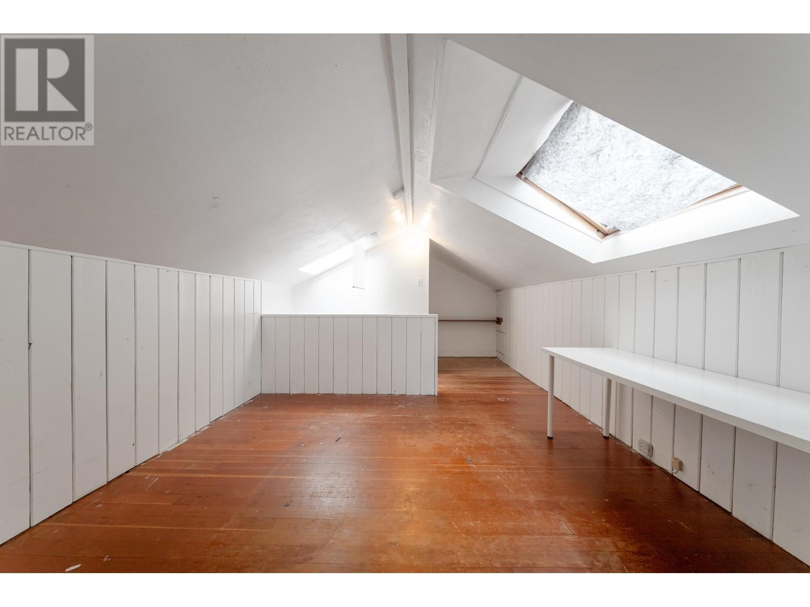 Listing Picture 16 of 36 : 3007 W 32ND AVENUE, Vancouver / 溫哥華 - 魯藝地產 Yvonne Lu Group - MLS Medallion Club Member