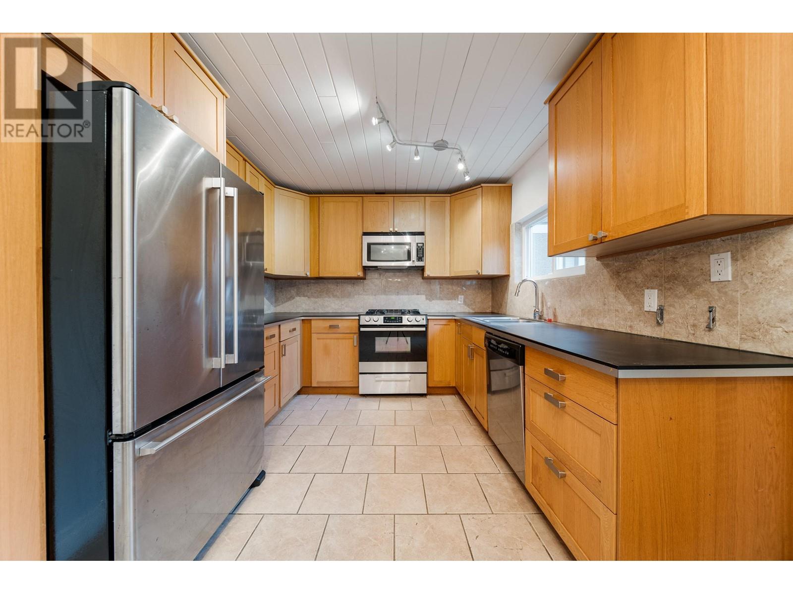 Listing Picture 17 of 36 : 3007 W 32ND AVENUE, Vancouver / 溫哥華 - 魯藝地產 Yvonne Lu Group - MLS Medallion Club Member