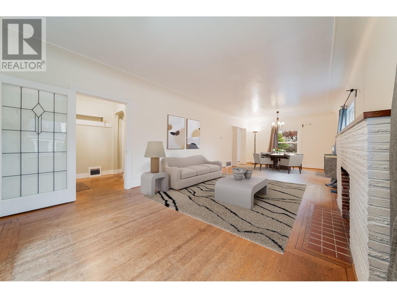 Listing Picture 2 of 36 : 3007 W 32ND AVENUE, Vancouver / 溫哥華 - 魯藝地產 Yvonne Lu Group - MLS Medallion Club Member