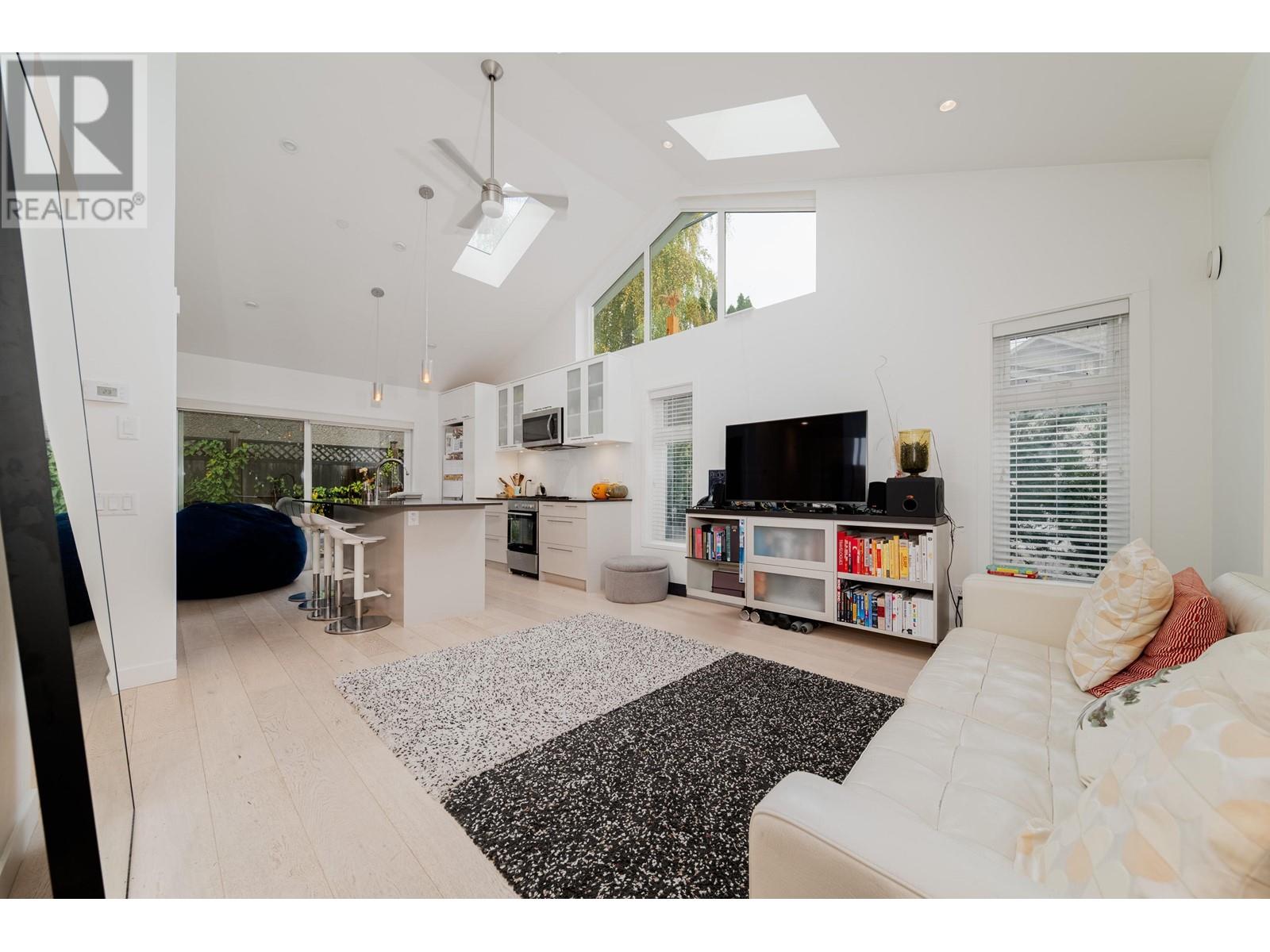 Listing Picture 21 of 36 : 3007 W 32ND AVENUE, Vancouver / 溫哥華 - 魯藝地產 Yvonne Lu Group - MLS Medallion Club Member