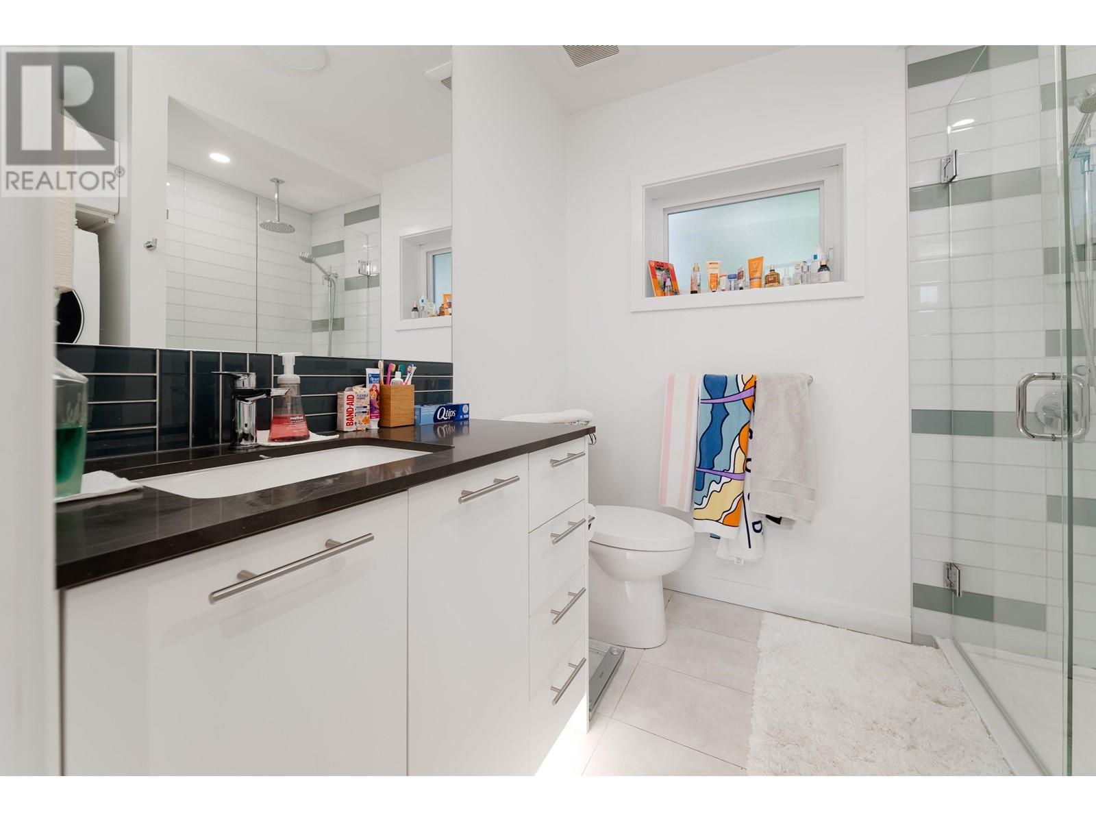 Listing Picture 25 of 36 : 3007 W 32ND AVENUE, Vancouver / 溫哥華 - 魯藝地產 Yvonne Lu Group - MLS Medallion Club Member