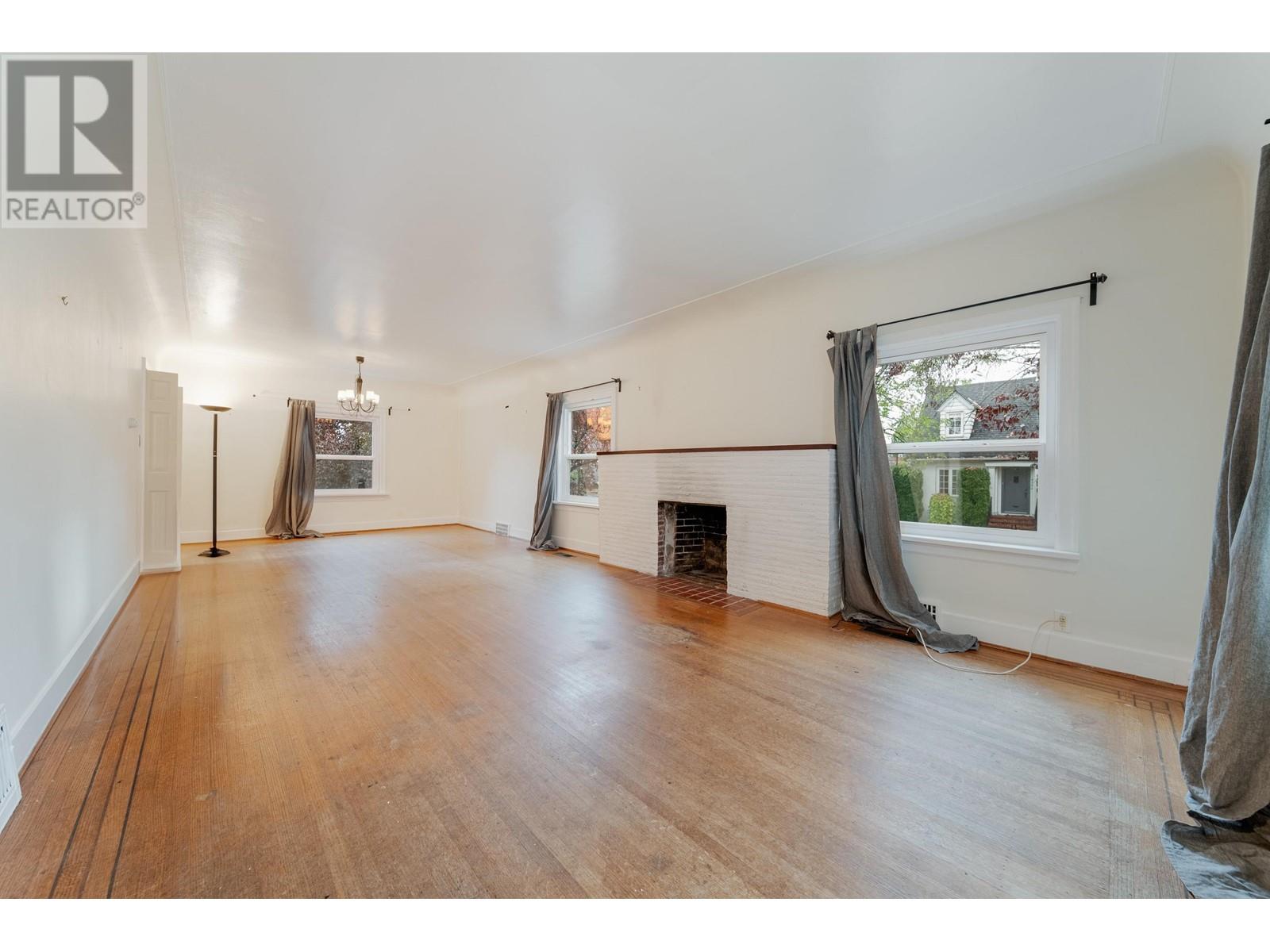 Listing Picture 9 of 36 : 3007 W 32ND AVENUE, Vancouver / 溫哥華 - 魯藝地產 Yvonne Lu Group - MLS Medallion Club Member