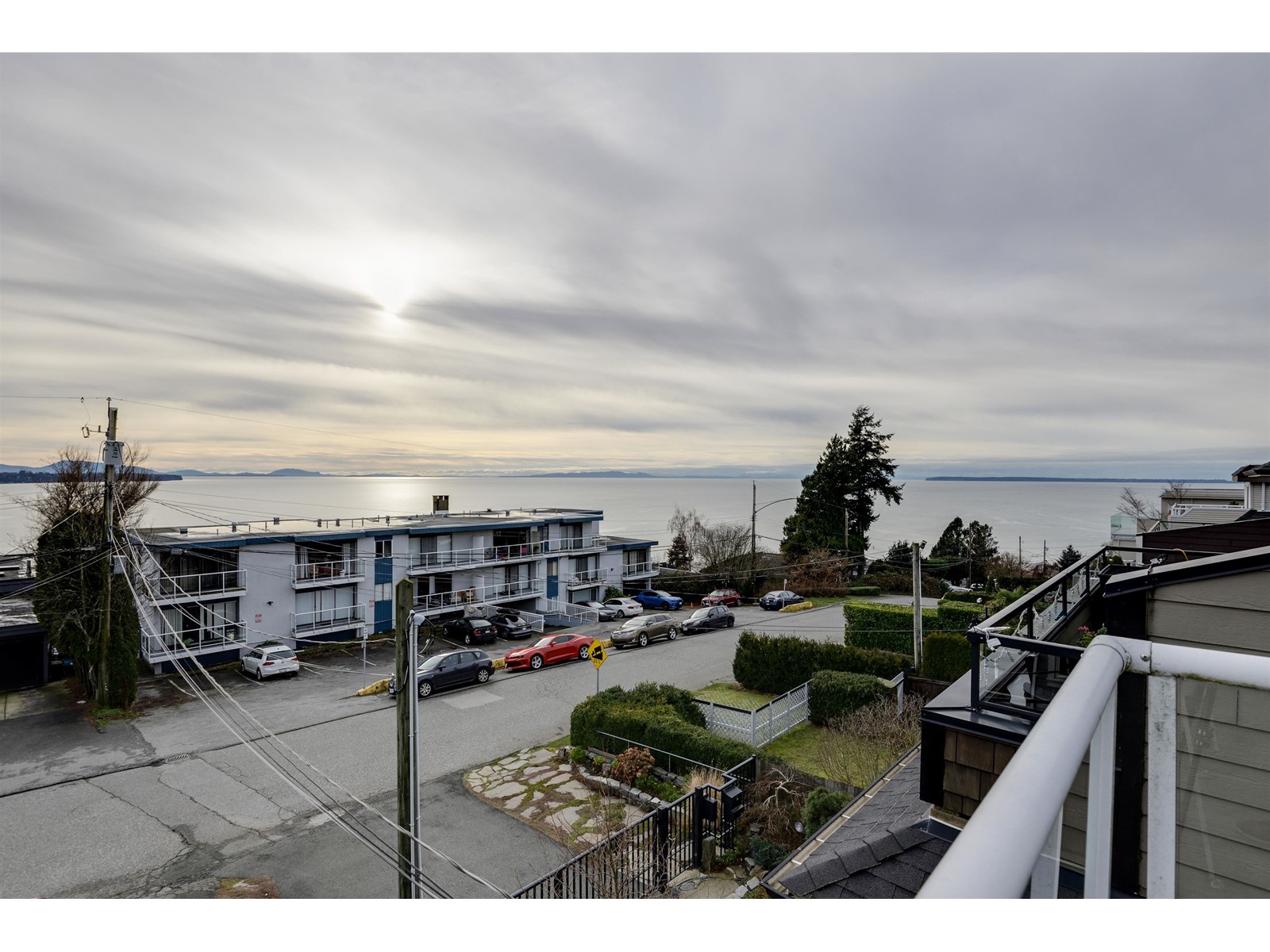 15173 Royal Avenue, White Rock, British Columbia  V4B 1M2 - Photo 3 - R2952613