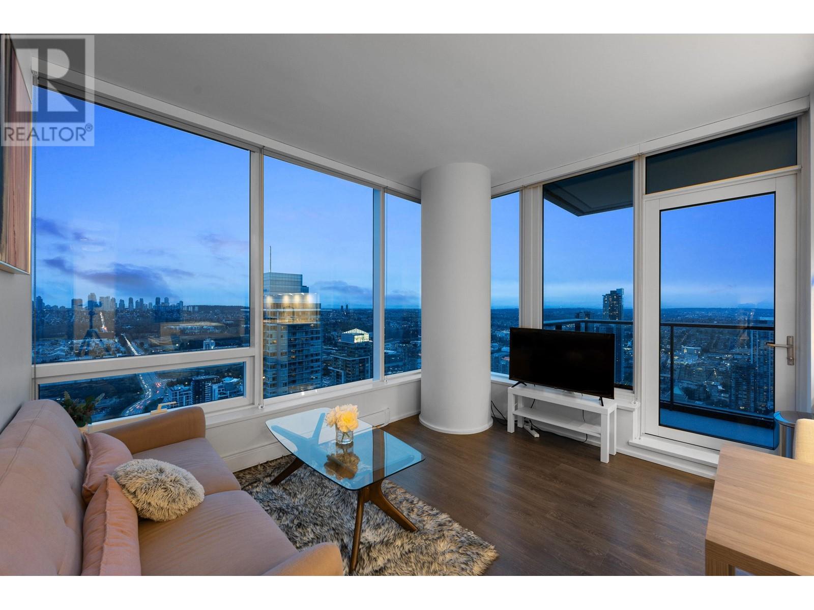 Listing Picture 3 of 37 : 5507 4510 HALIFAX WAY, Burnaby / 本拿比 - 魯藝地產 Yvonne Lu Group - MLS Medallion Club Member