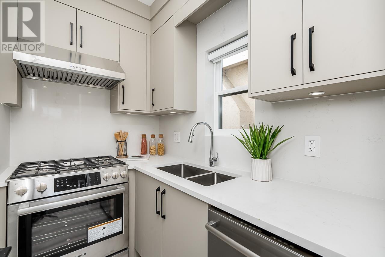 7707 Burgess Street, Burnaby, British Columbia  V3N 3J1 - Photo 8 - R2952701