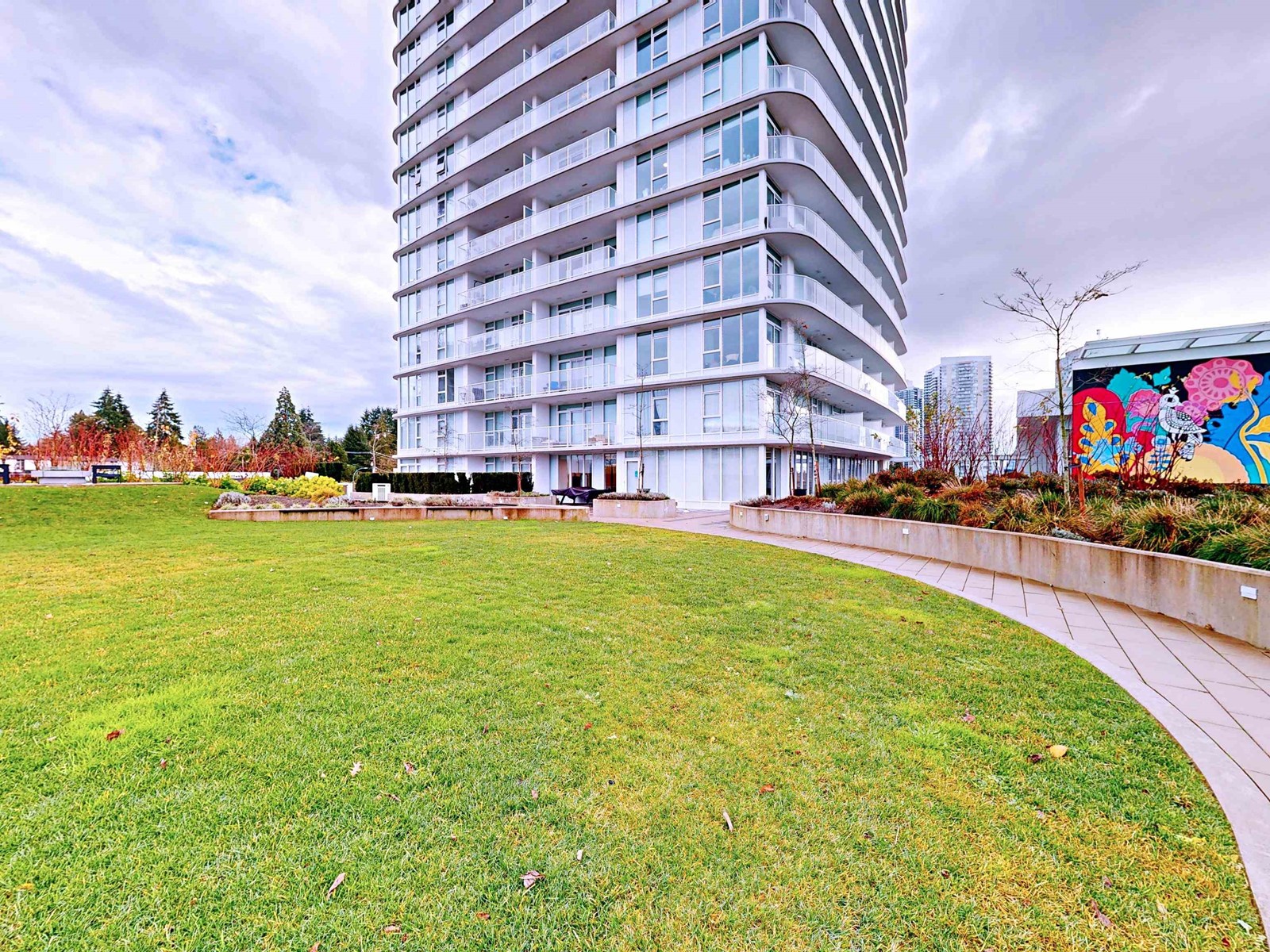 Property at 2708 13685 102 AVENUE image 2