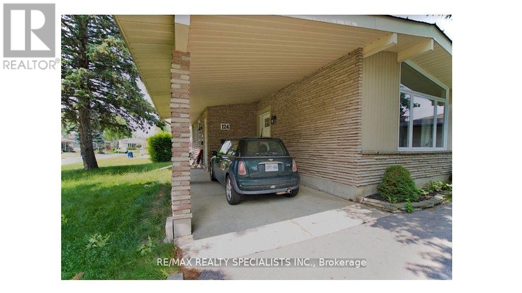 Upper - 124 Roberts Crescent, Kitchener, Ontario  N2E 1A5 - Photo 2 - X11910041