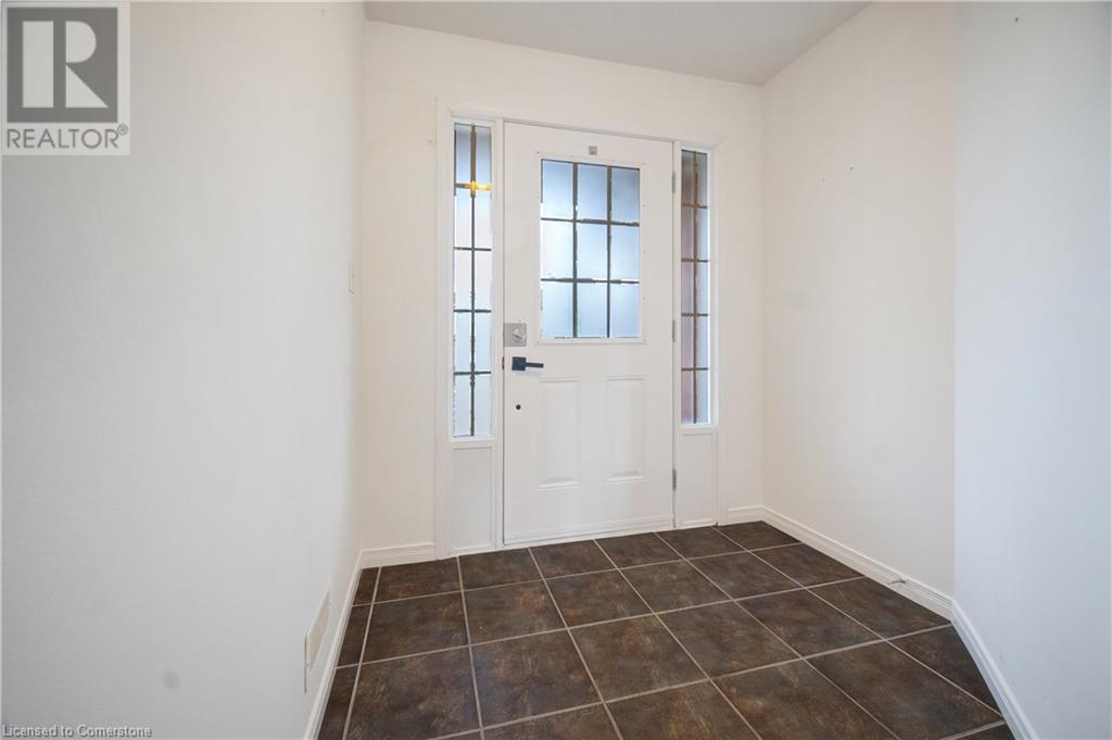 284 Sophia Crescent, Kitchener, Ontario  N2R 1X9 - Photo 3 - 40688188