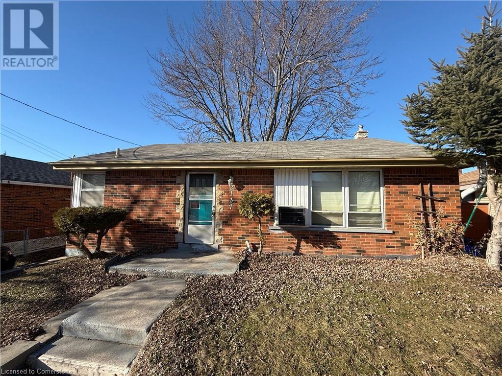 2137 N Mount Forest Drive N, Burlington, Ontario  L7P 1H6 - Photo 1 - 40688199